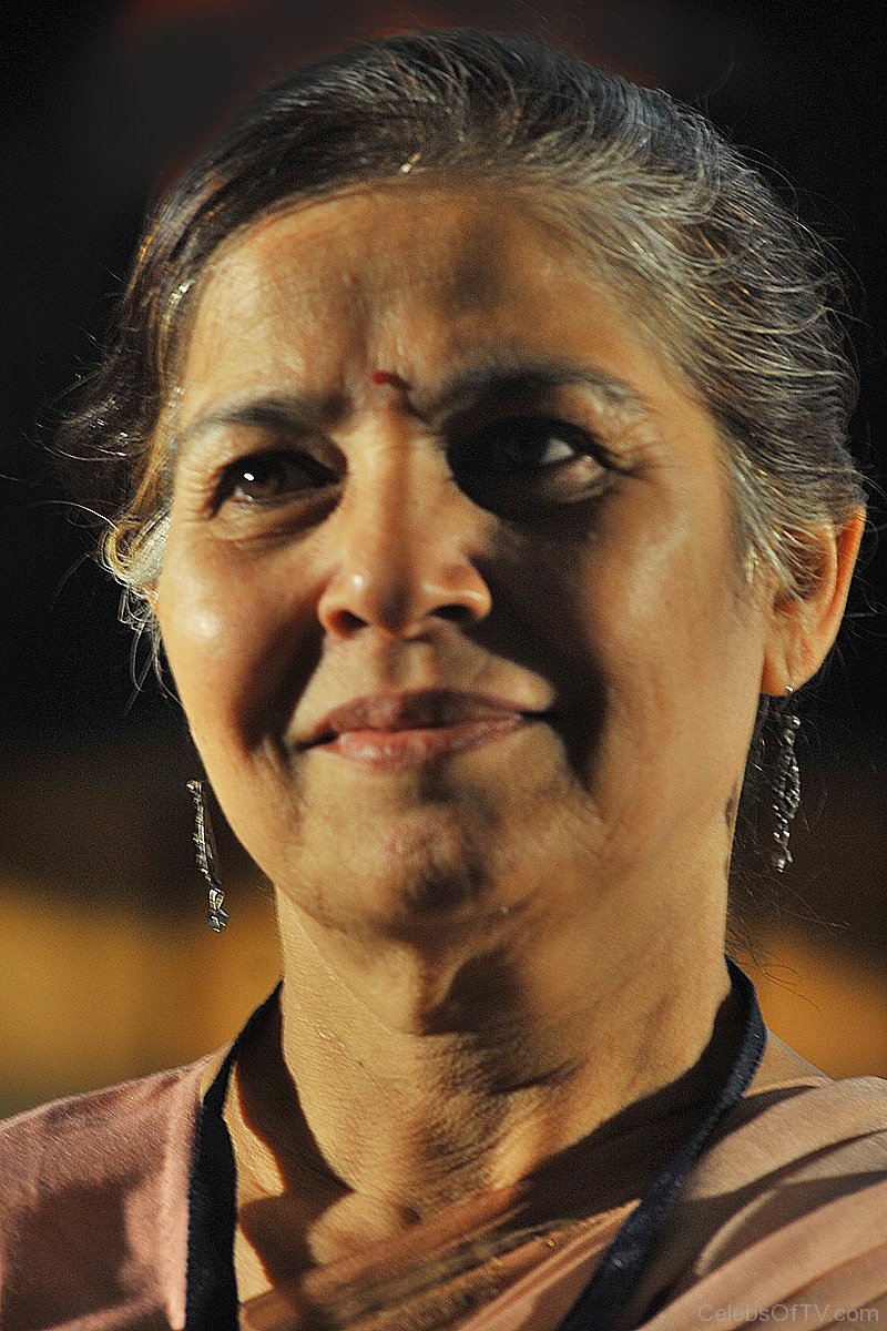 actor Suhasini Mulay large photo