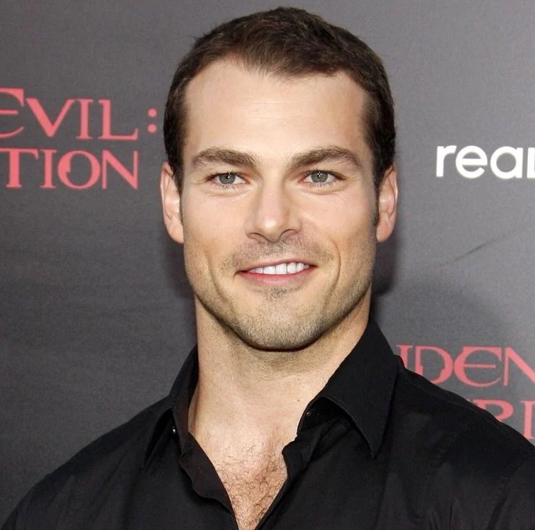 actor Shawn Roberts large photo