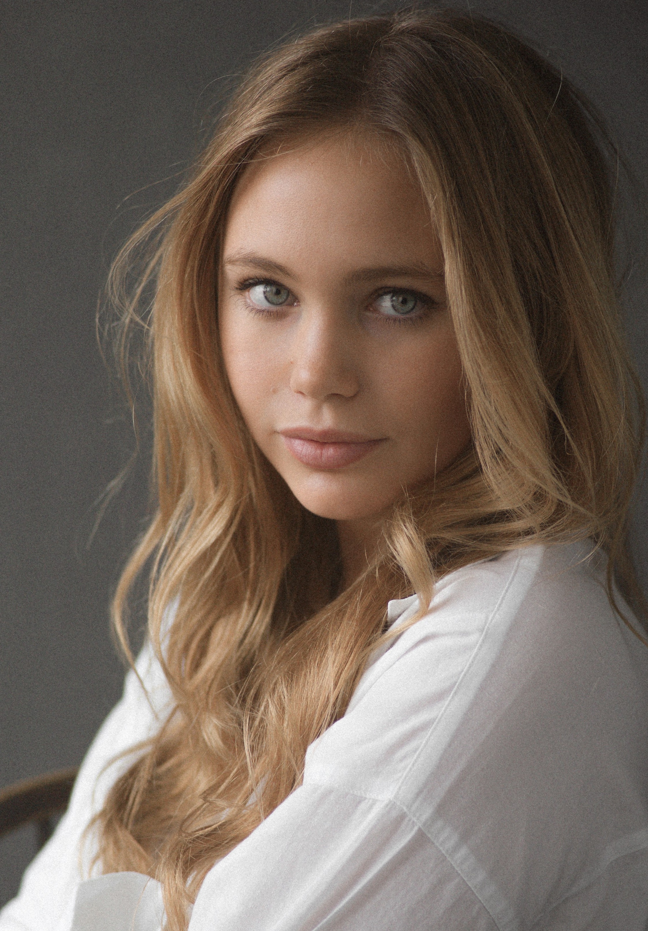 actor Tallulah Evans large photo
