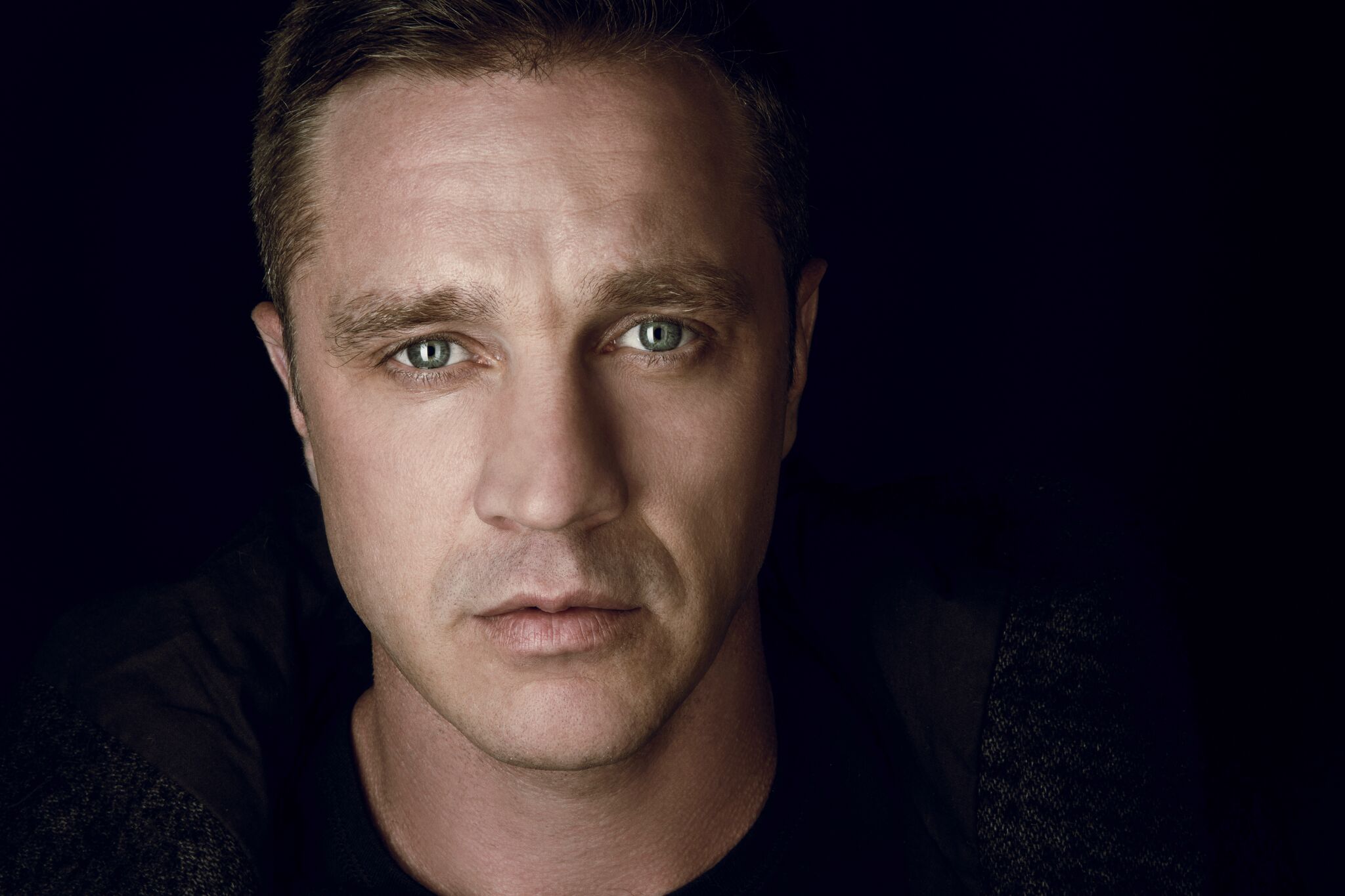 actor Devon Sawa large photo