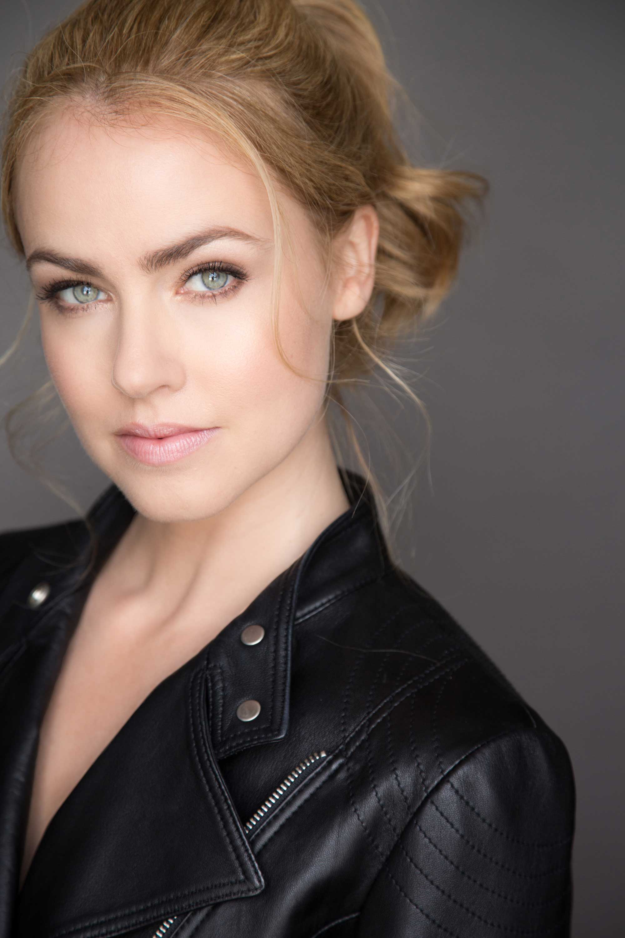 actor Amanda Schull large photo