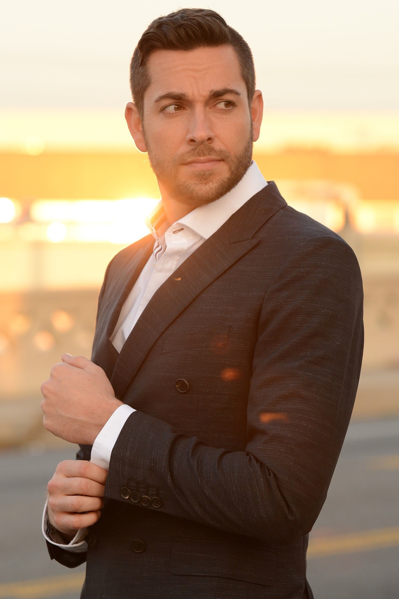 actor Zachary Levi large photo