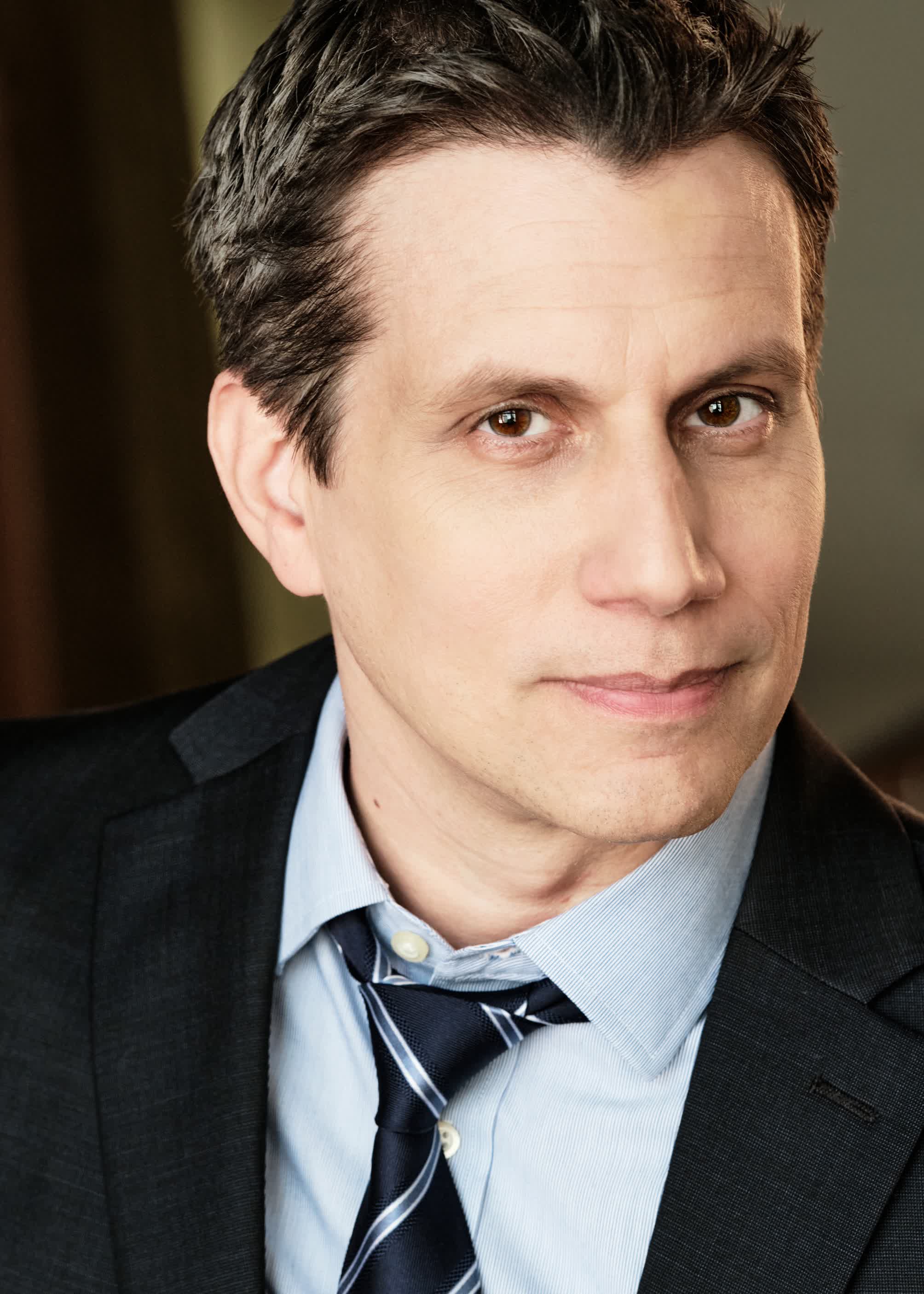 actor Ken Garito large photo