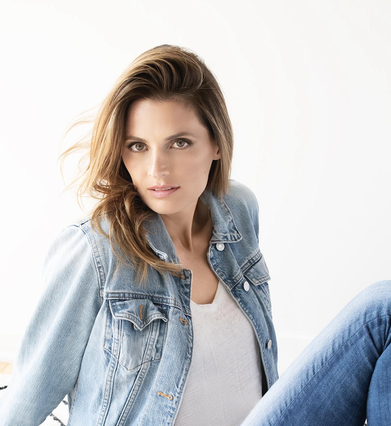 actor Stana Katic large photo