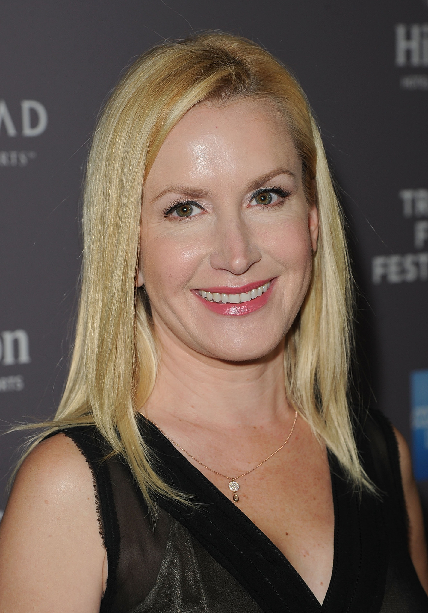 actor Angela Kinsey large photo