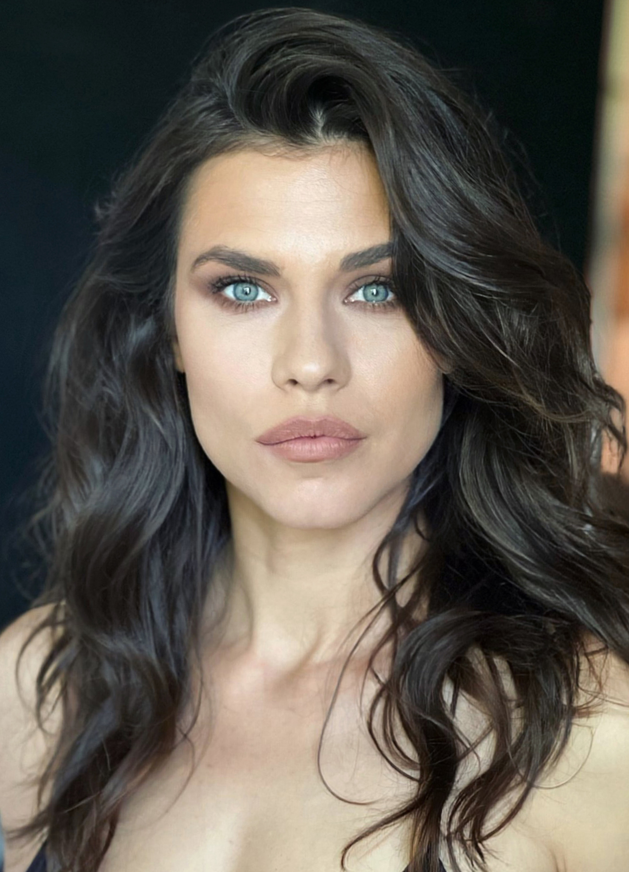 actor Ana Ularu large photo