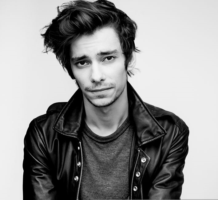 actor Devon Bostick large photo