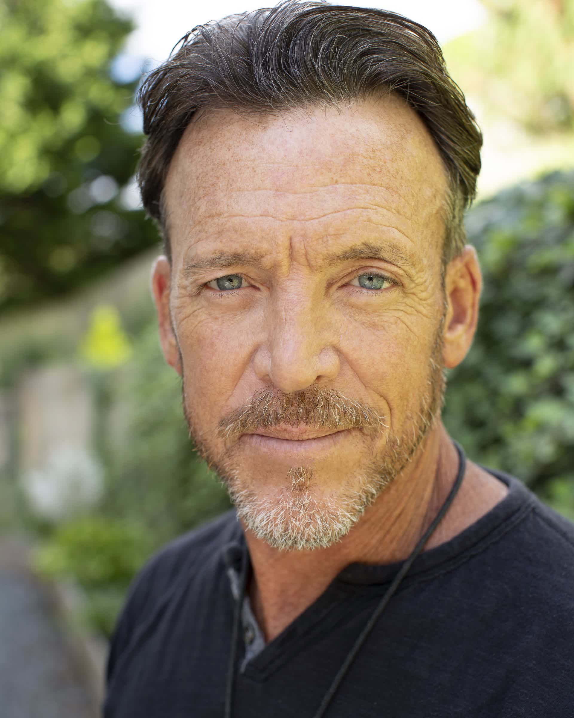 actor Mark Kiely large photo