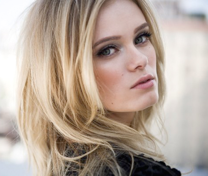 actor Sara Paxton large photo