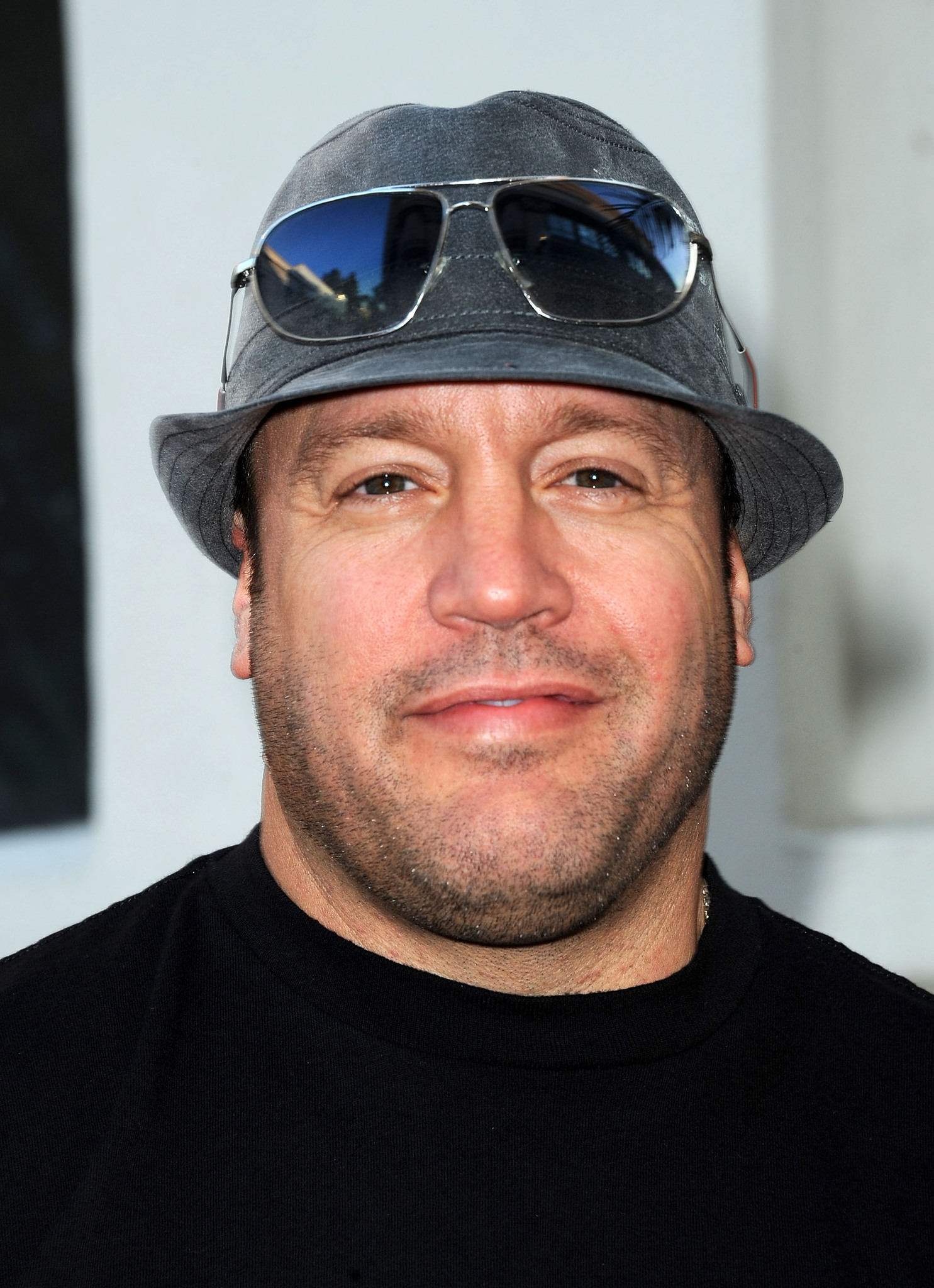 actor Kevin James large photo