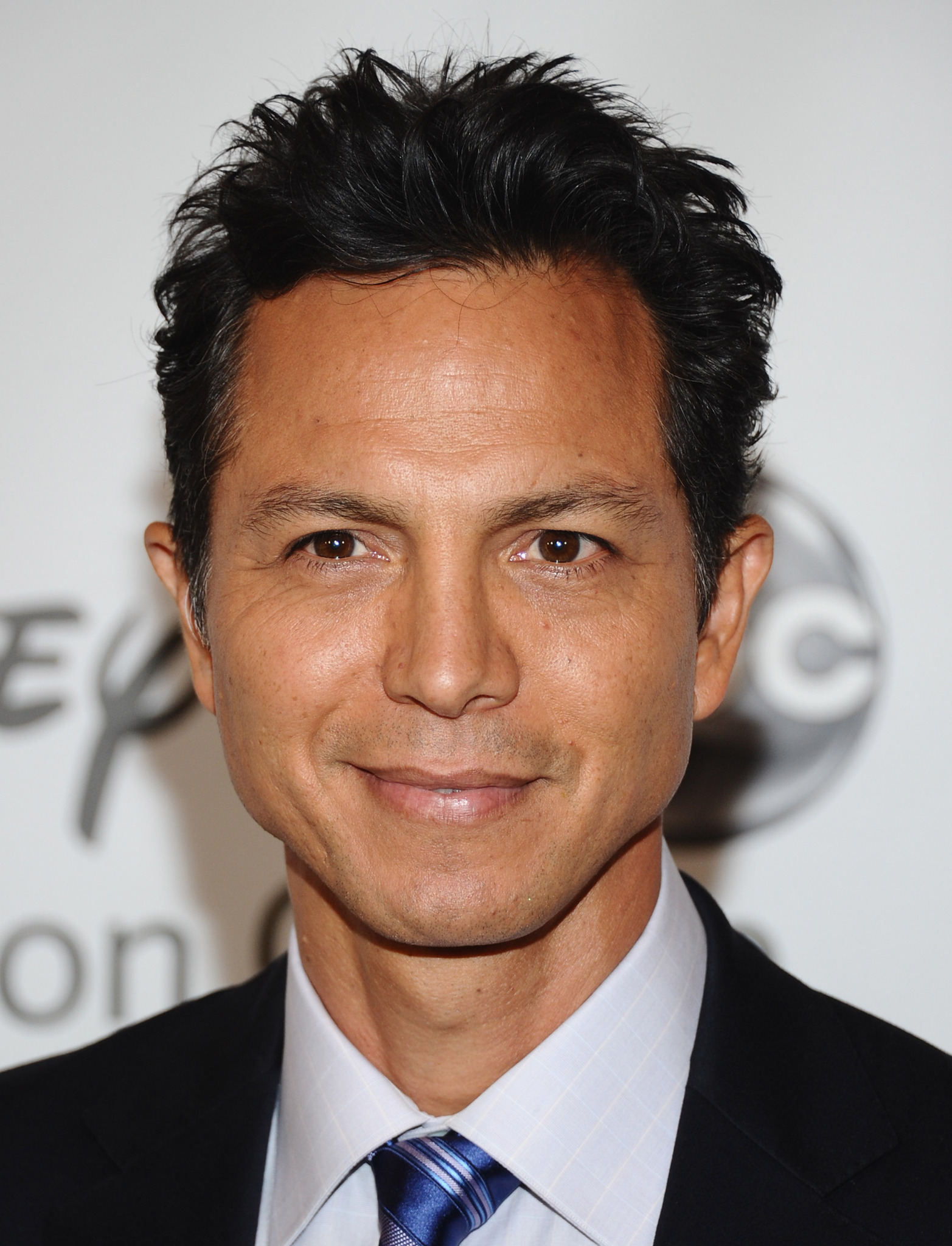 actor Benjamin Bratt large photo