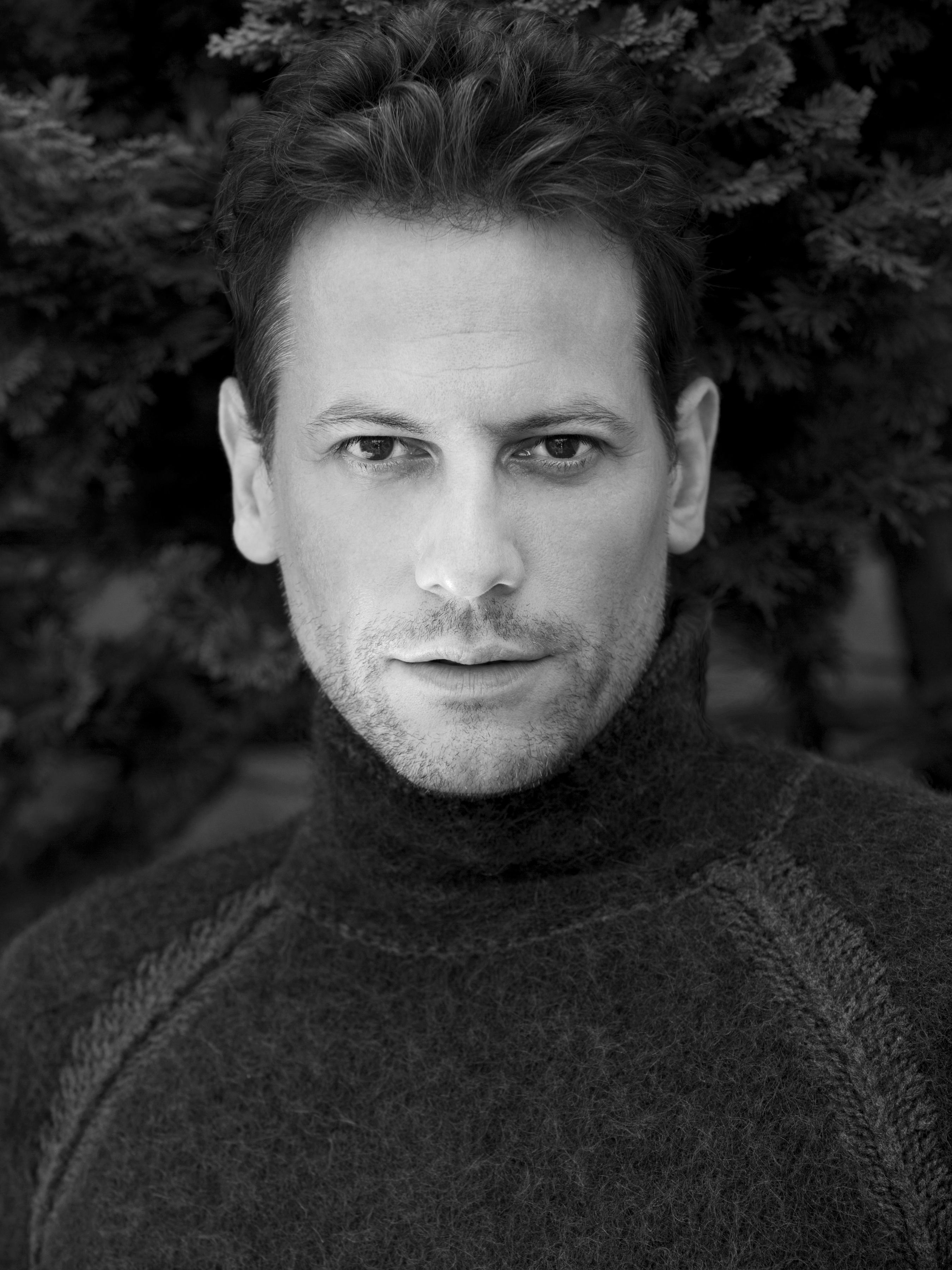actor Ioan Gruffudd large photo