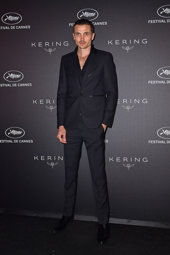 actor Karl Glusman large photo