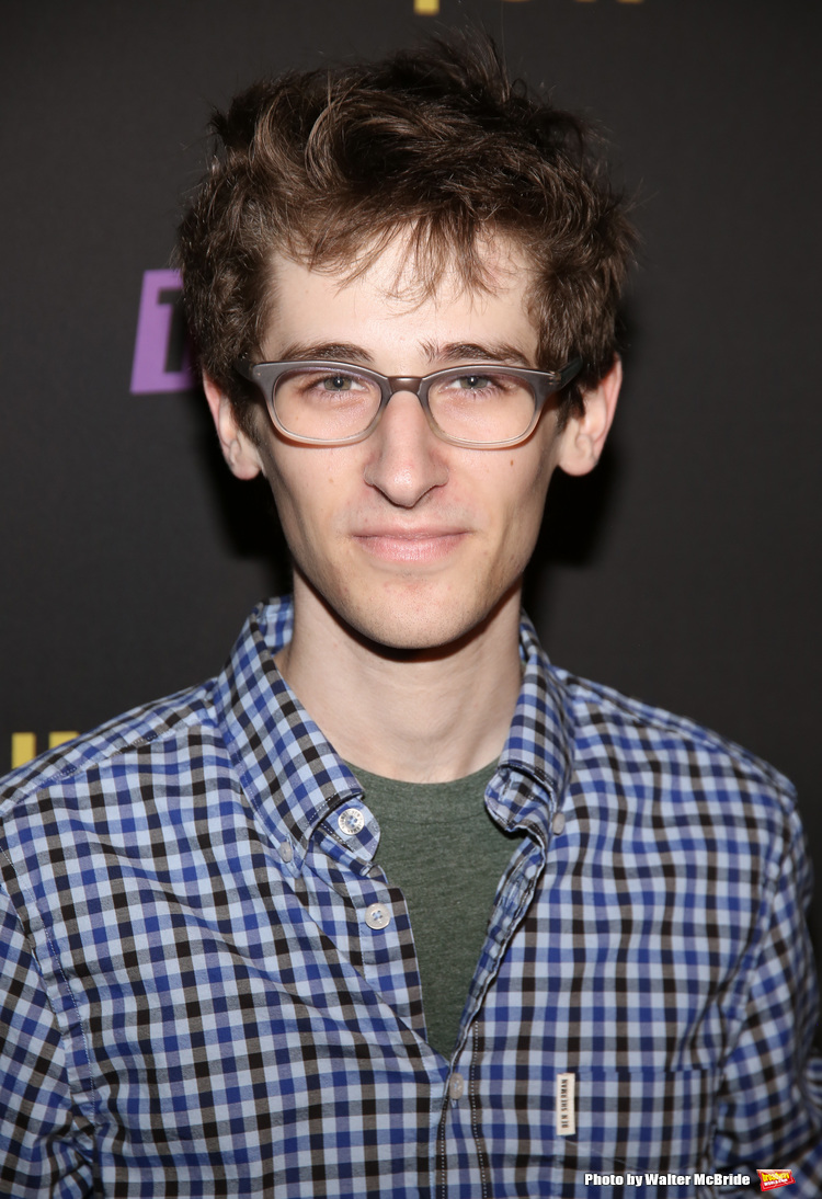 actor Noah Robbins large photo
