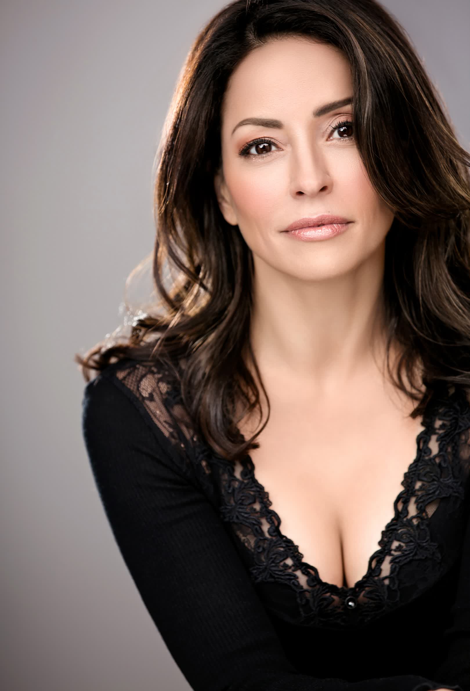 actor Emmanuelle Vaugier large photo