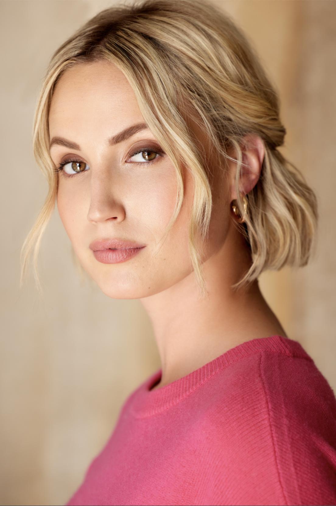 actor Molly McCook large photo