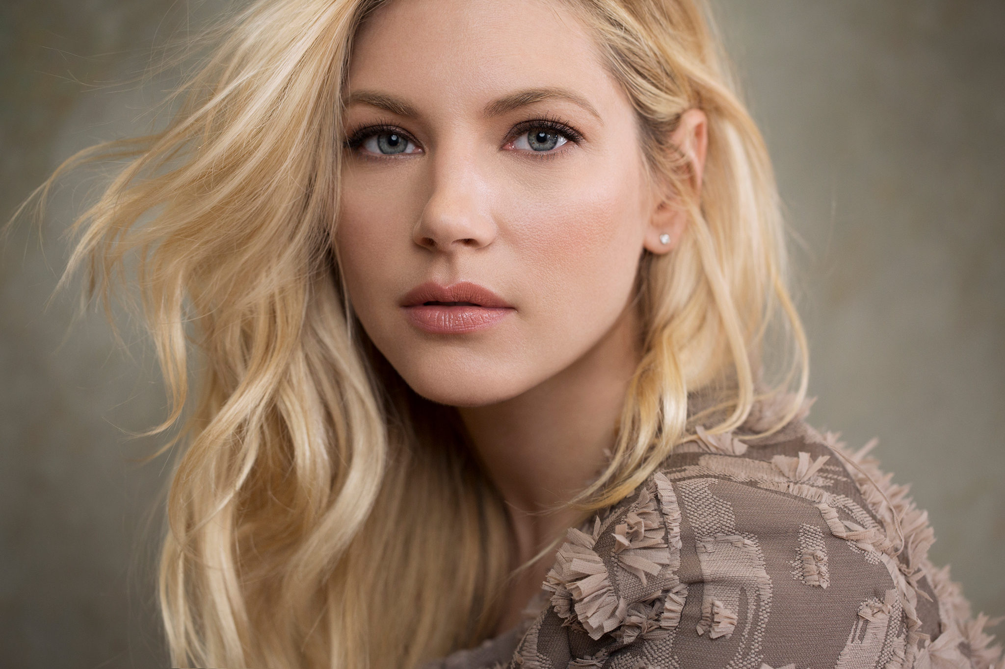 actor Katheryn Winnick large photo