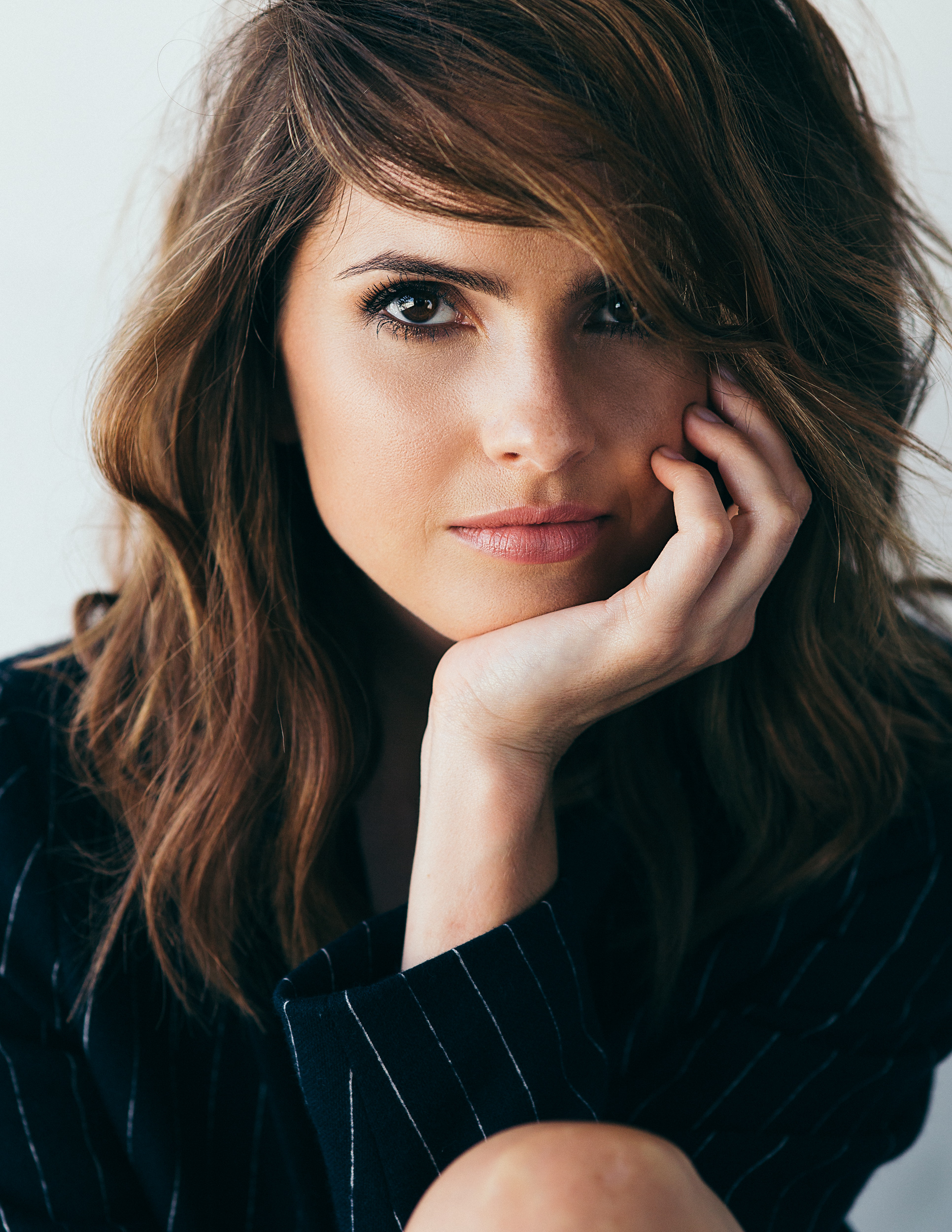 actor Shelley Hennig large photo