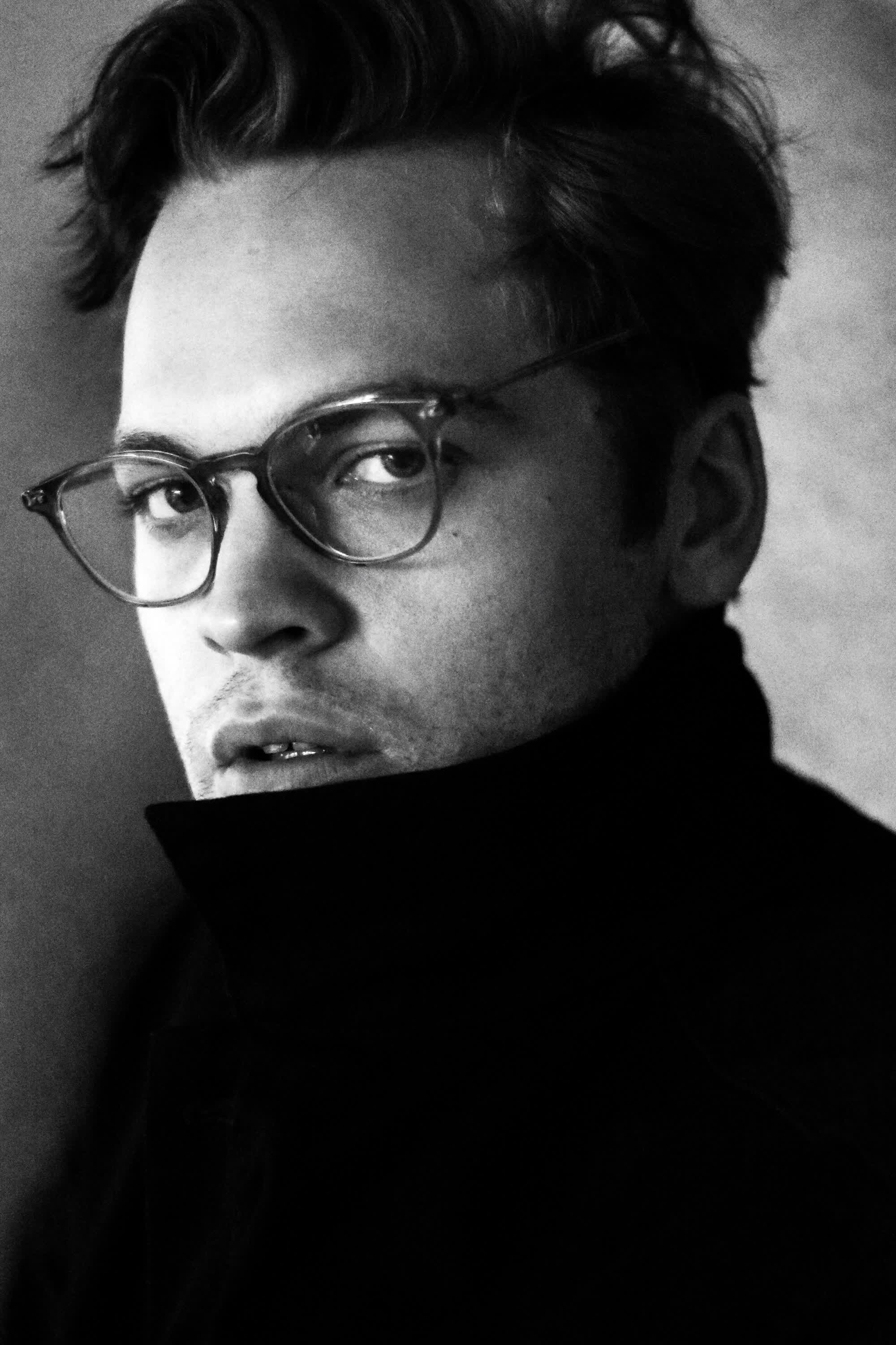 actor Alexander Calvert large photo