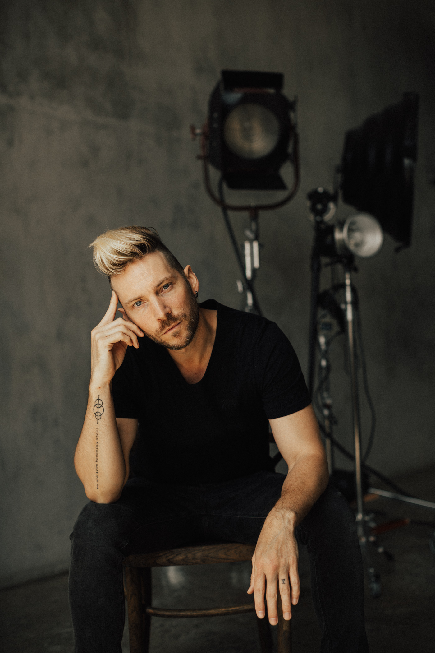actor Troy Baker large photo