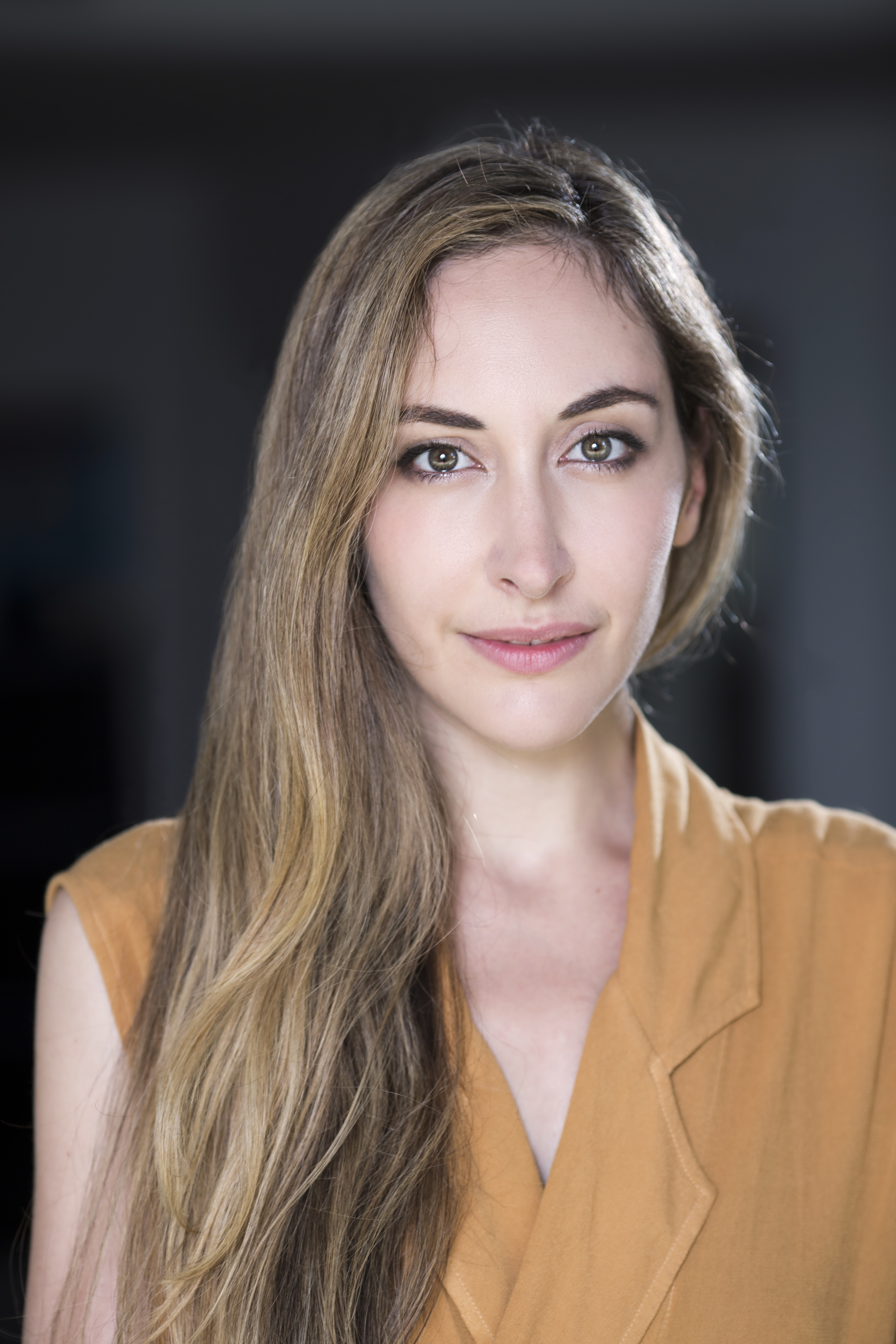 actor Sarah Natochenny large photo