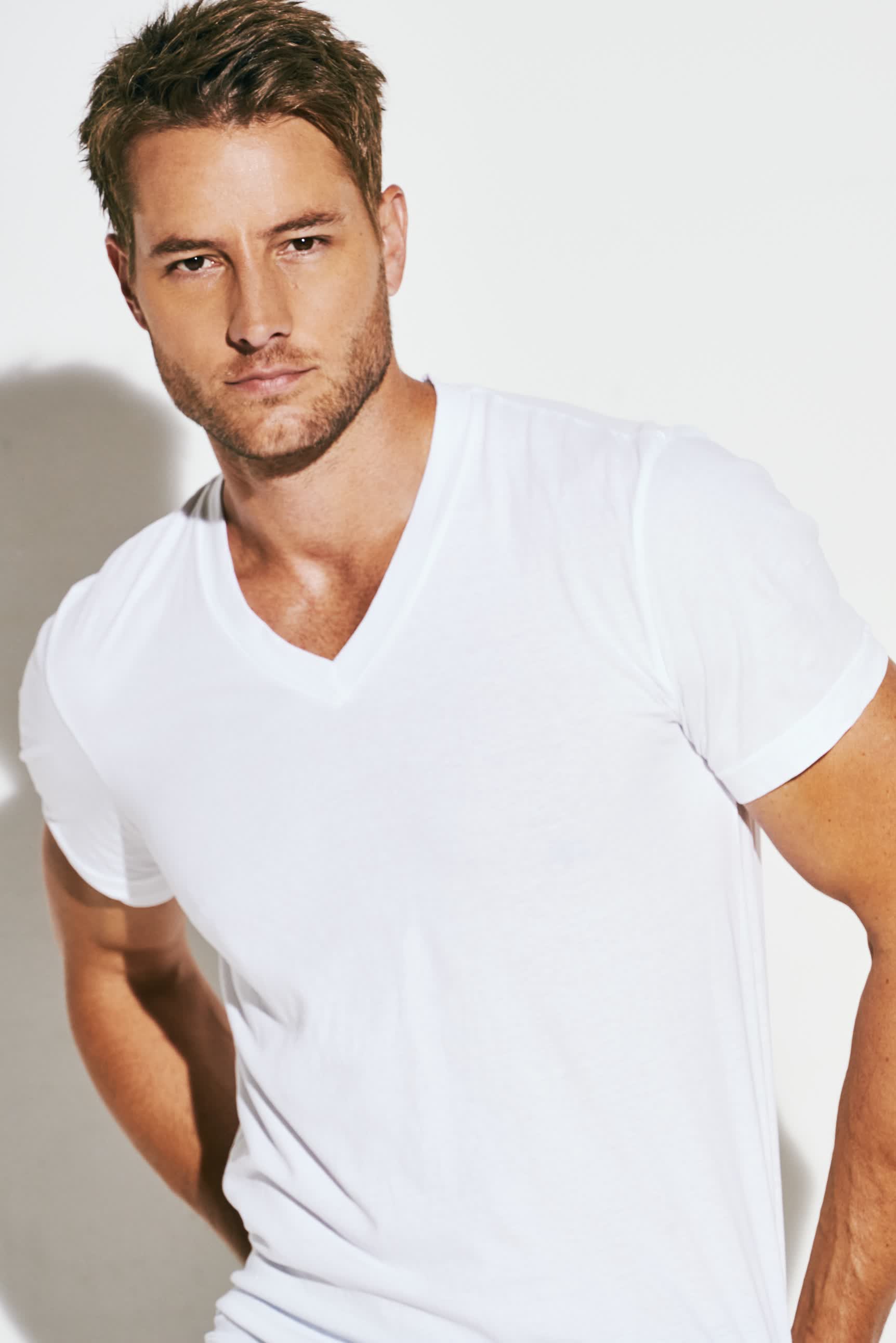 actor Justin Hartley large photo