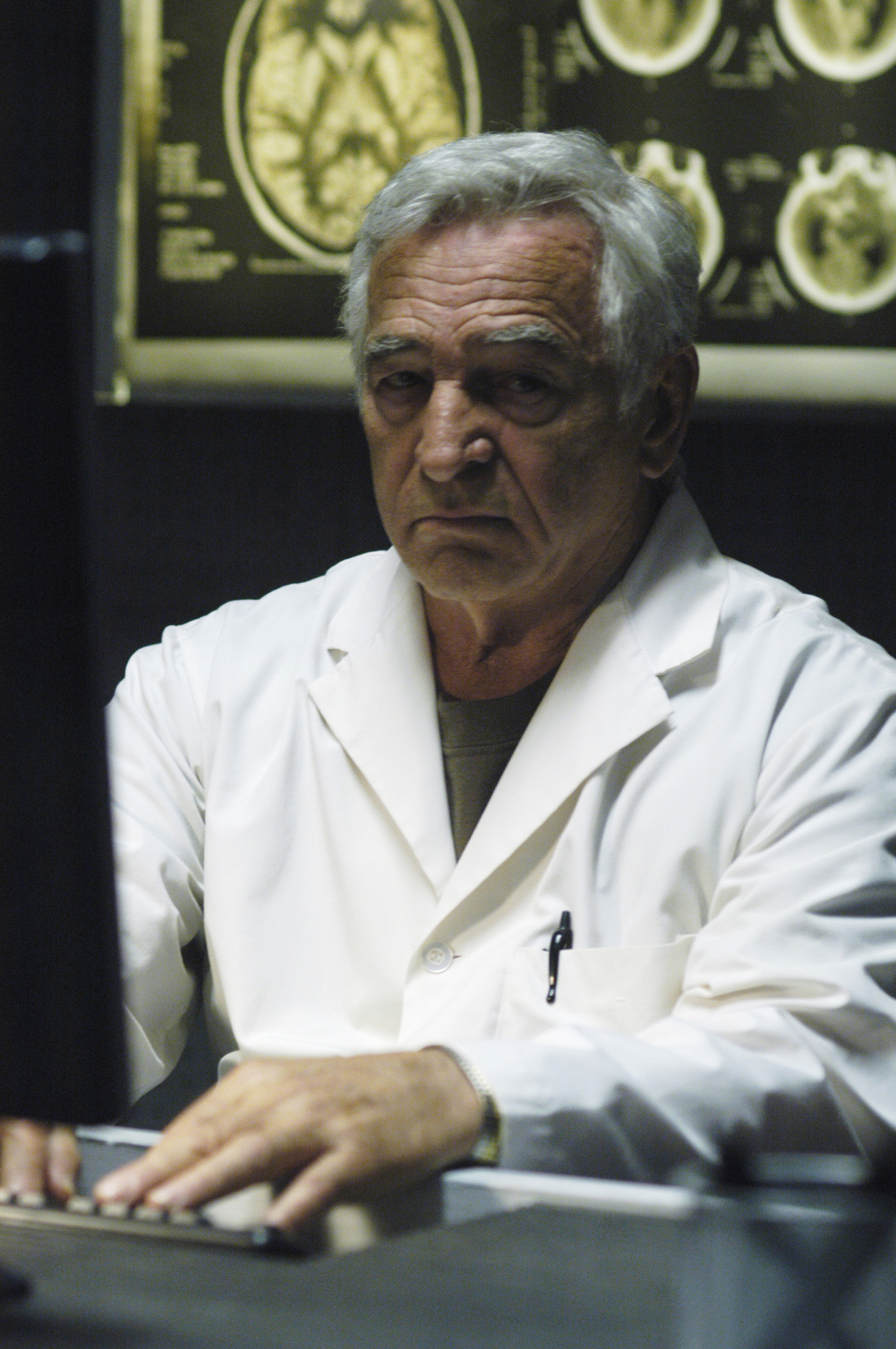 actor Donnelly Rhodes large photo
