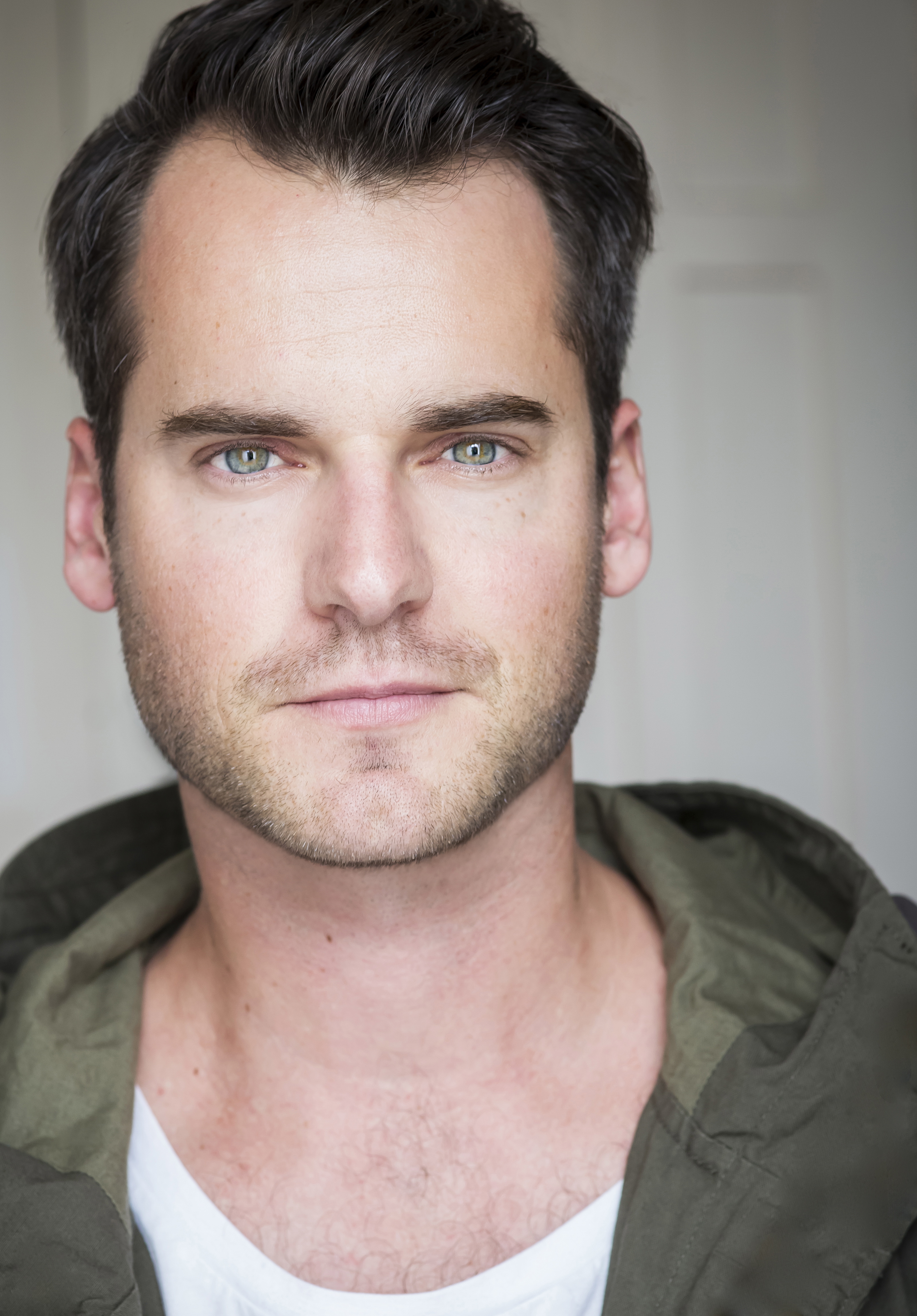 actor David de Lautour large photo