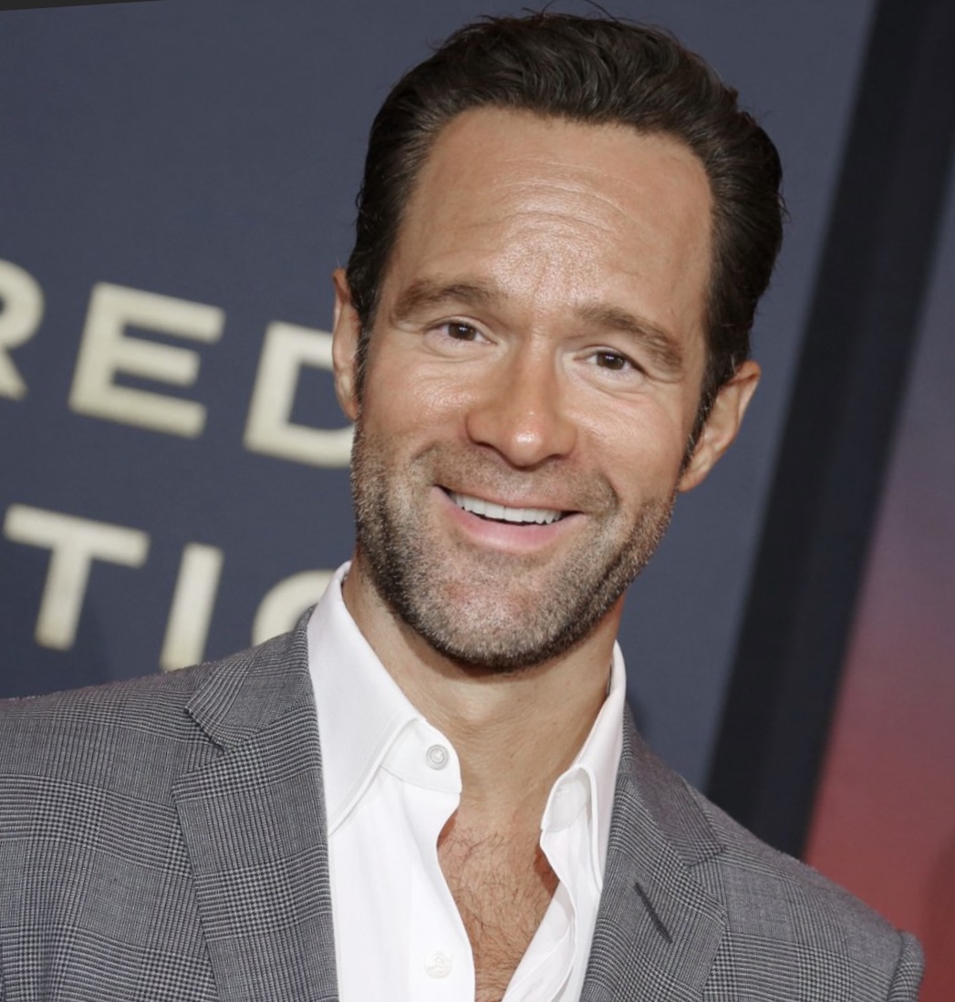 actor Chris Diamantopoulos large photo
