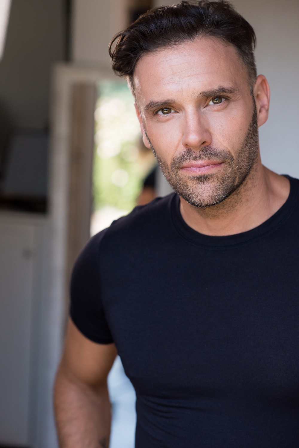 actor Joseph Millson large photo