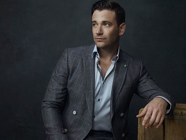 actor Colin Donnell large photo
