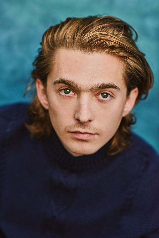 actor Austin Abrams large photo