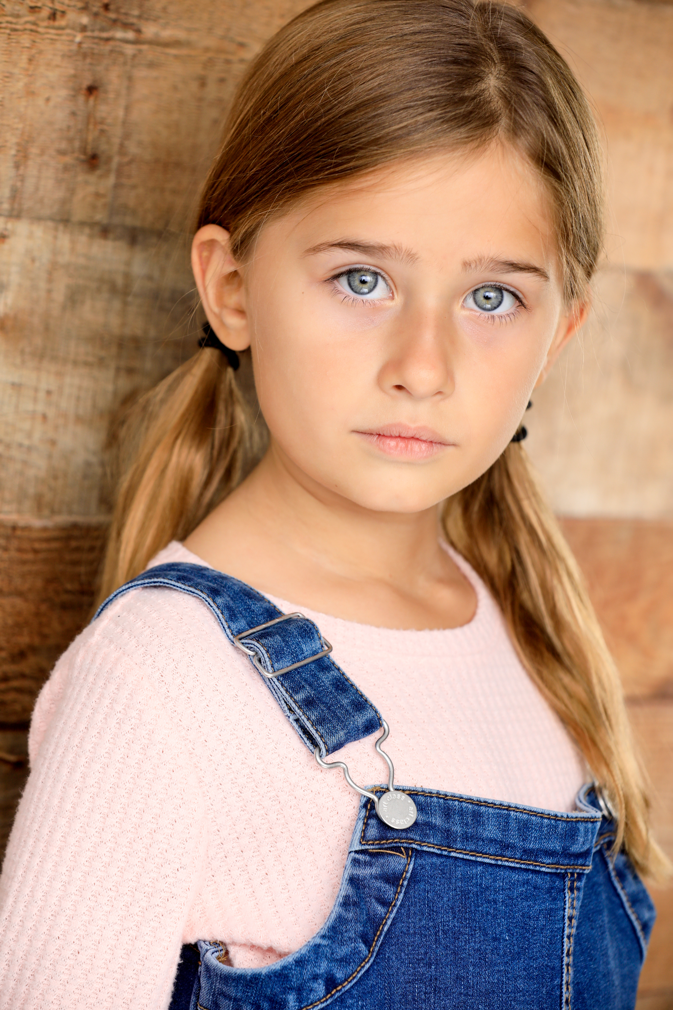 actor Ana Sophia Heger large photo