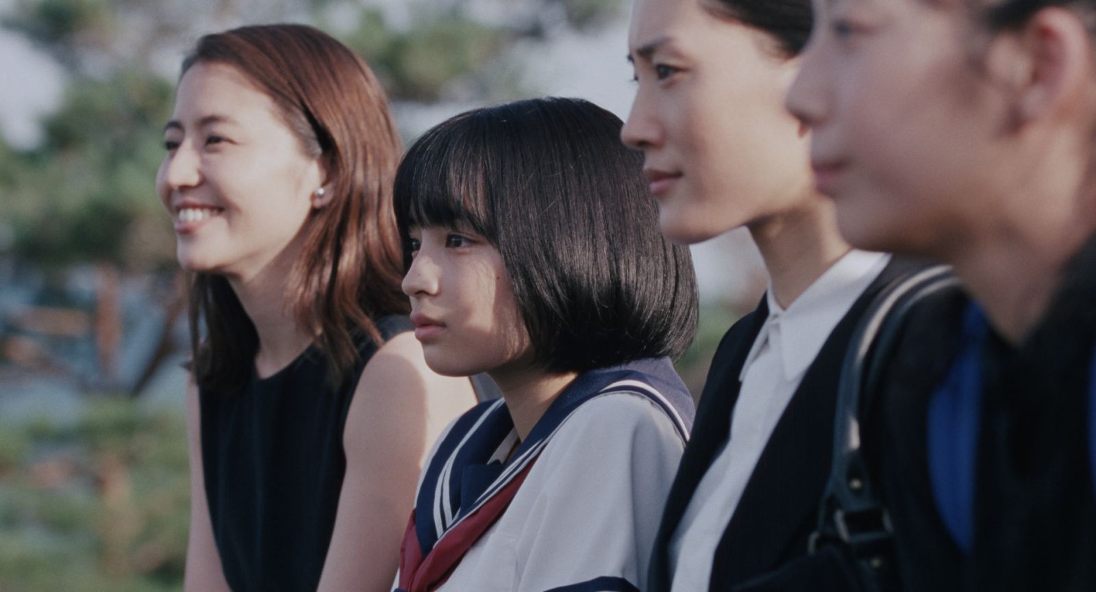 actor Suzu Hirose large photo