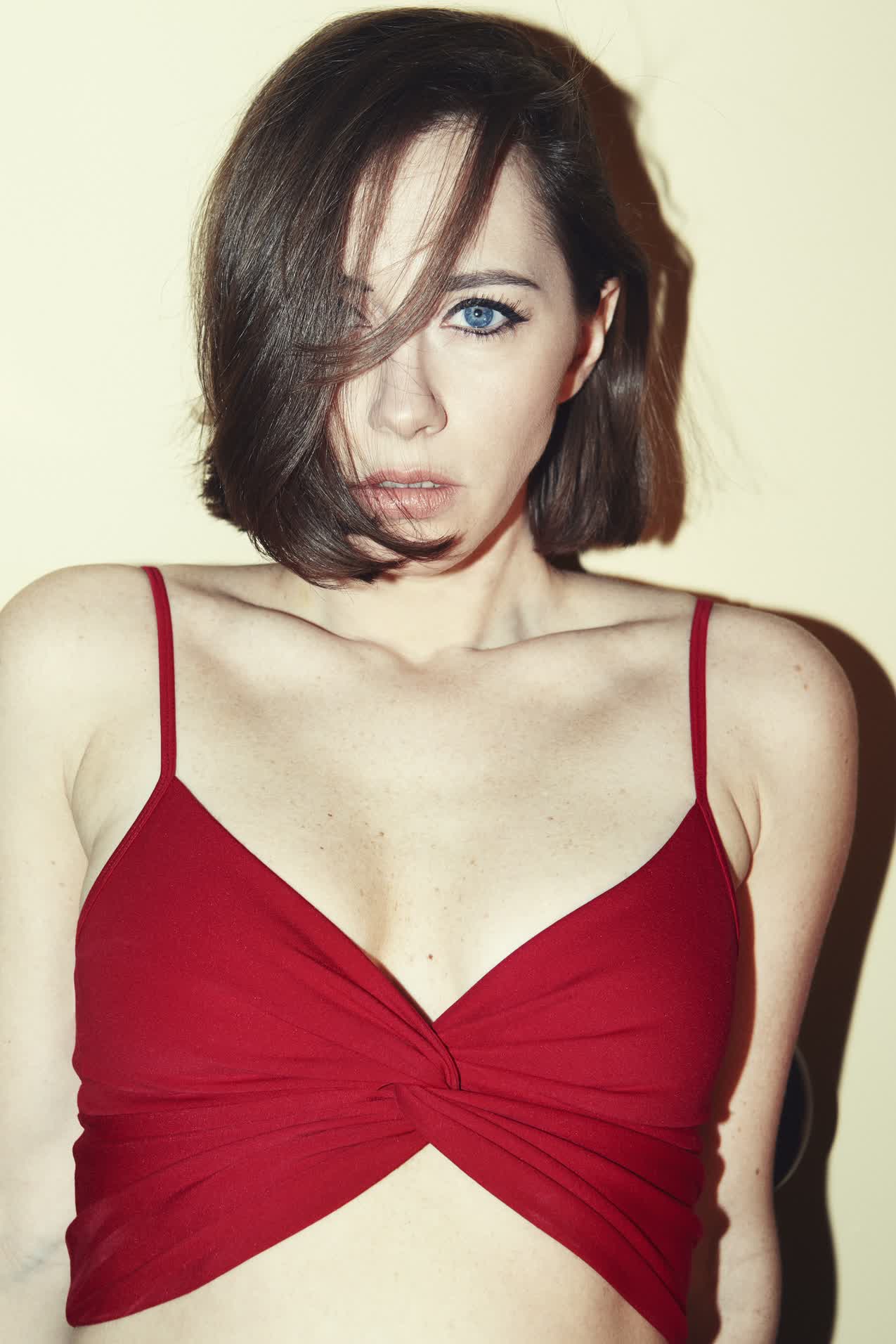 actor Rebecca Amzallag large photo