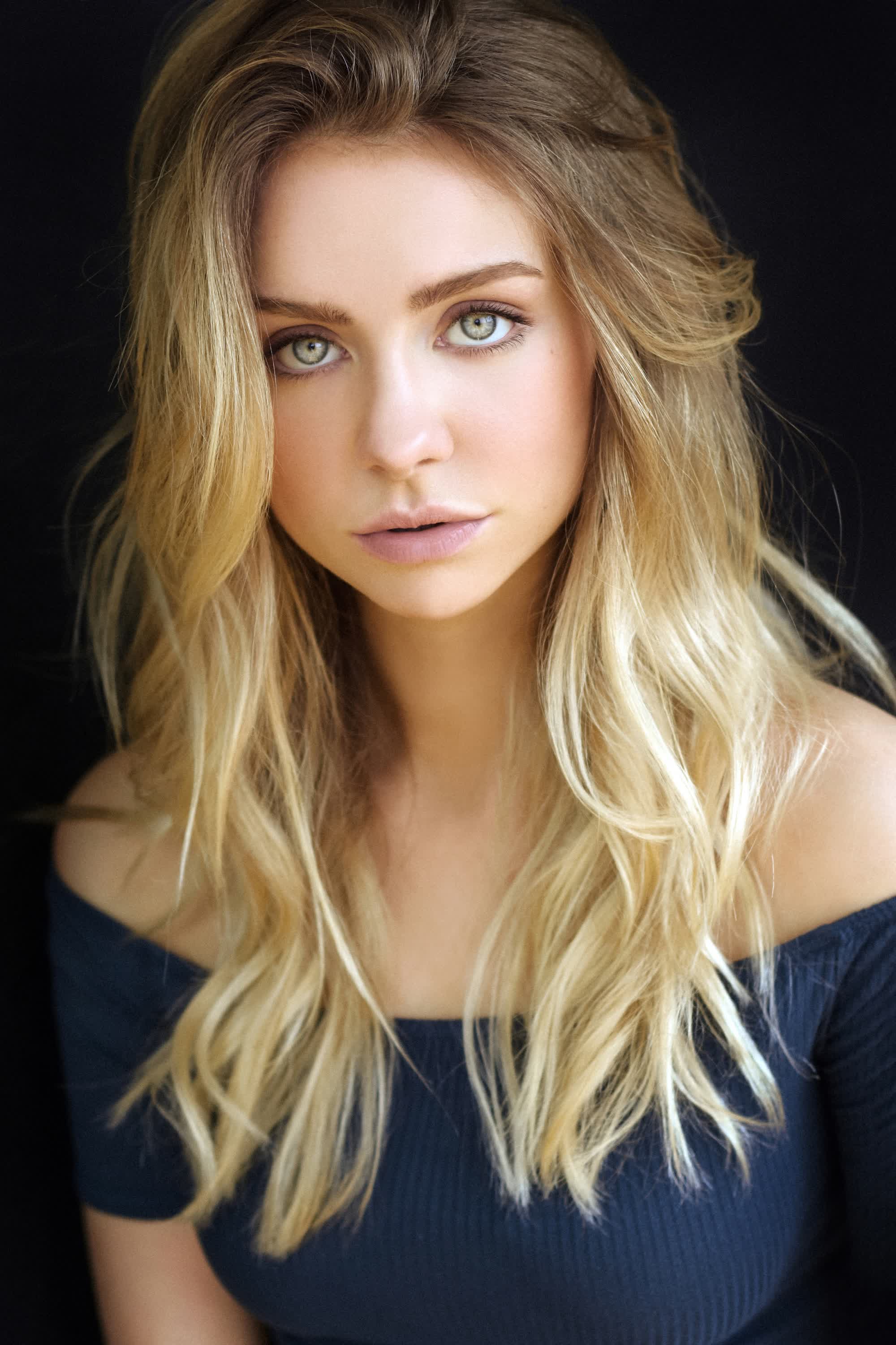 actor Maddie Phillips large photo