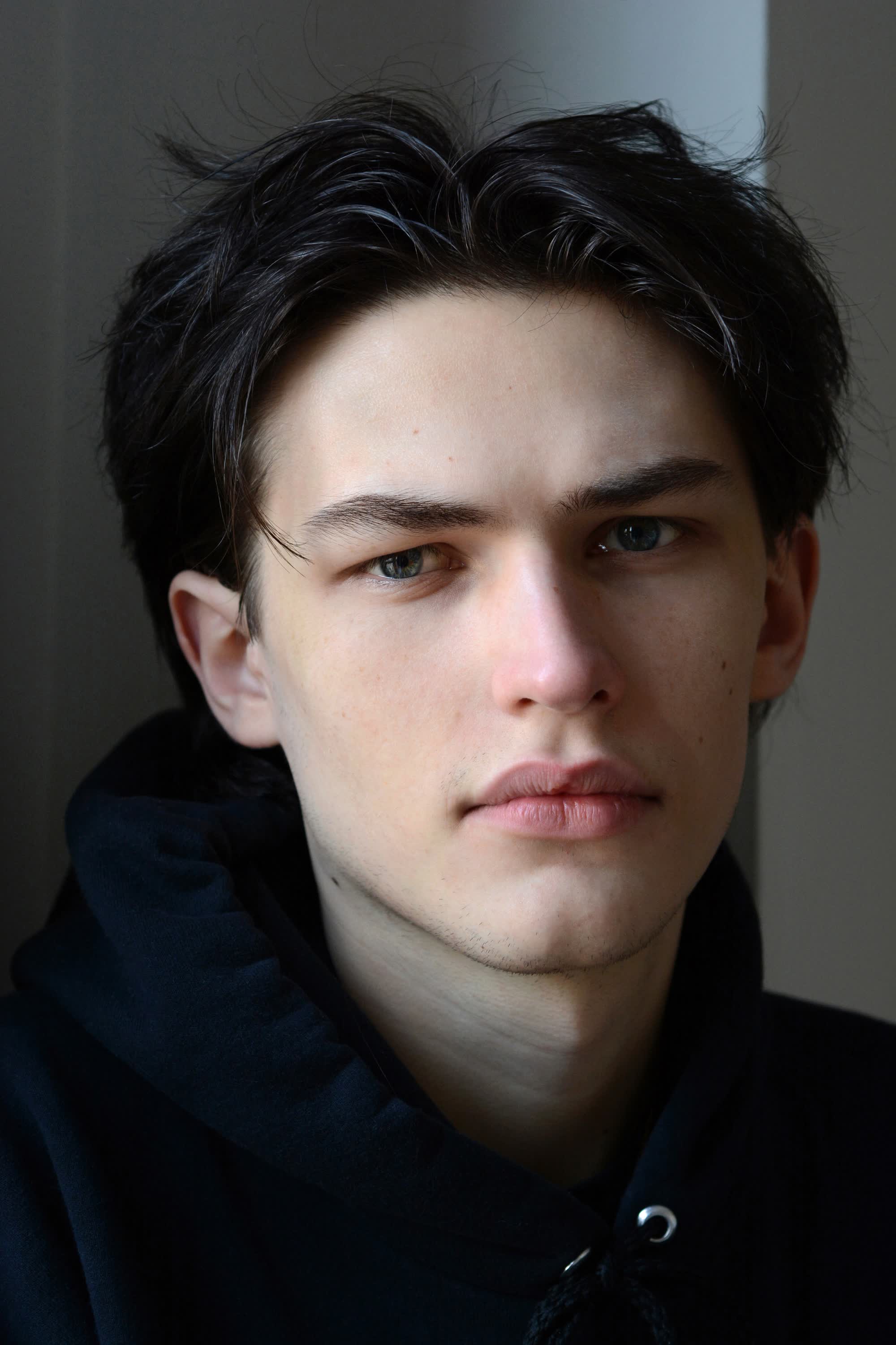 actor Luke Prael large photo
