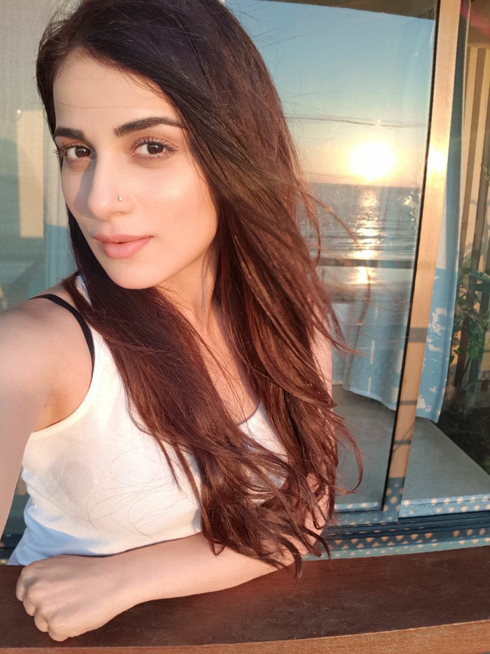 actor Radhika Madan large photo