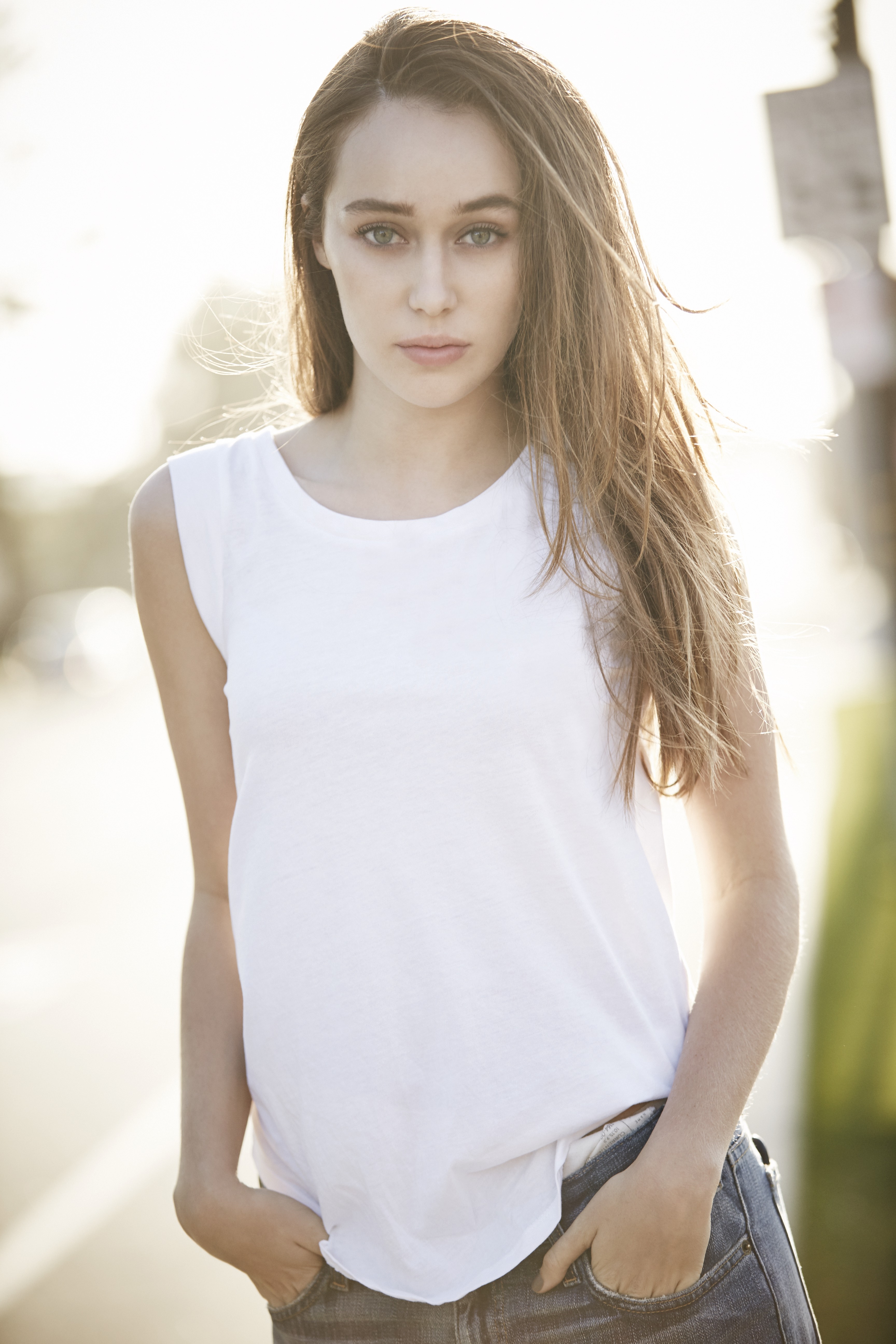 actor Alycia Debnam-Carey large photo