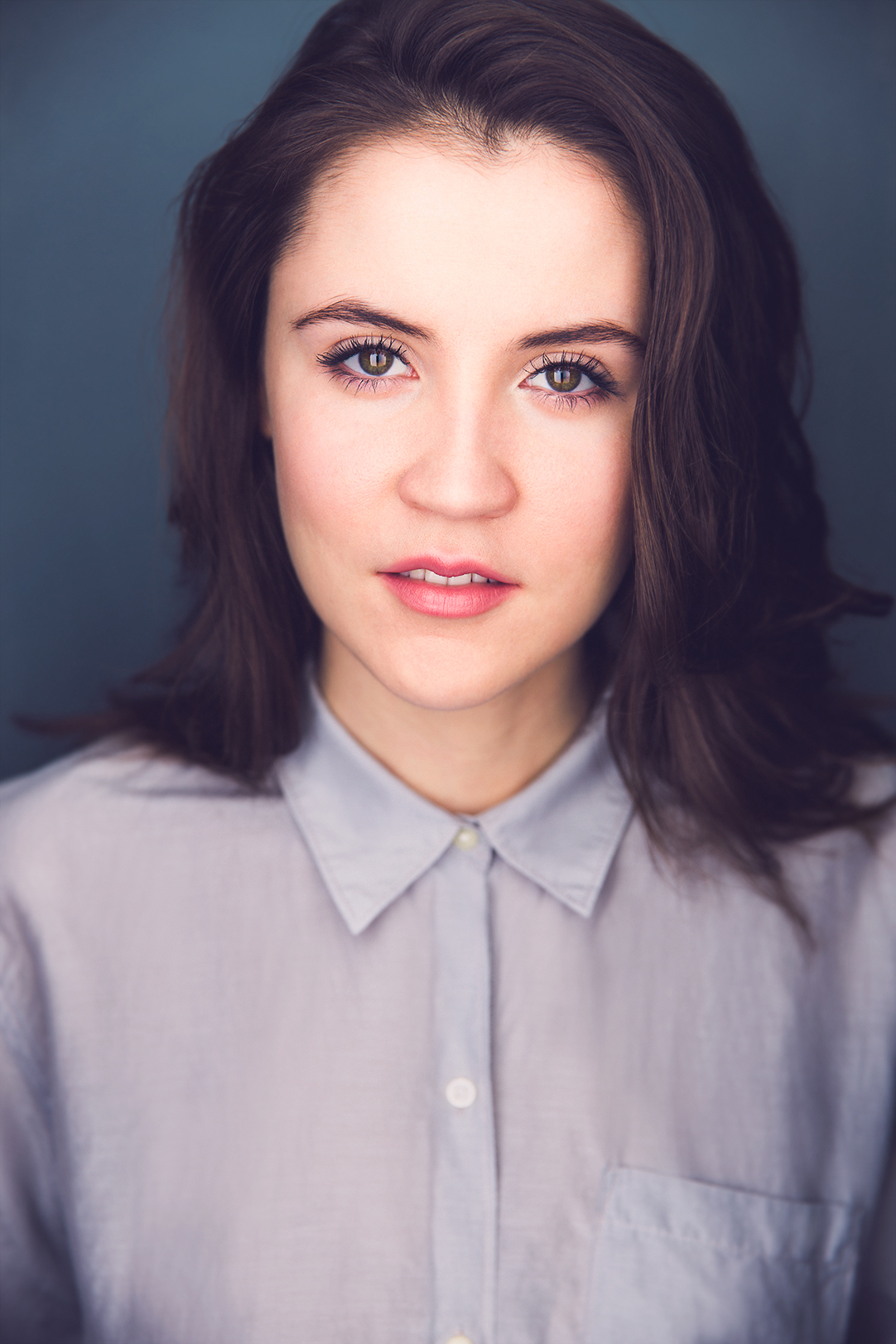 actor Oona Roche large photo