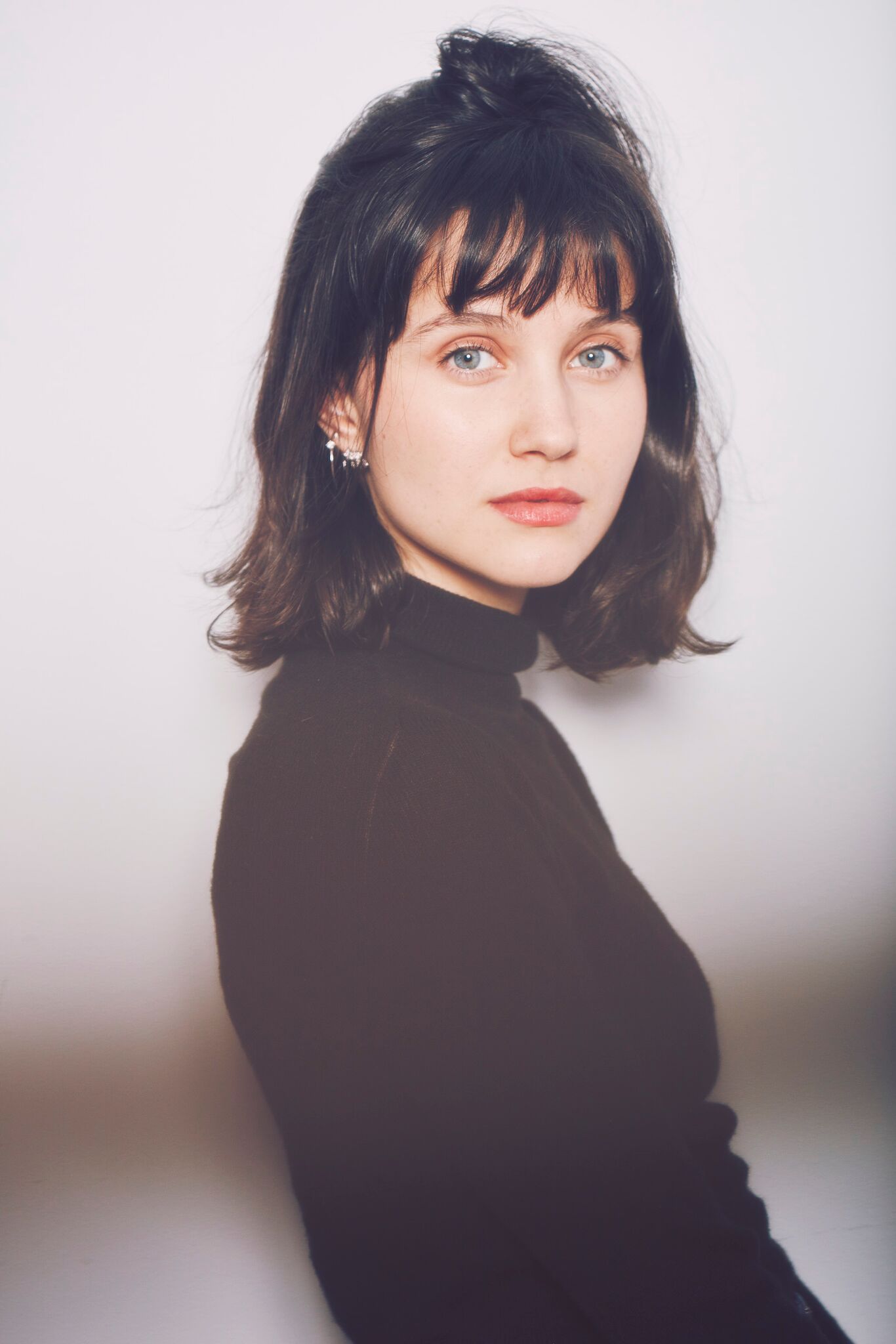 actor Julia Goldani Telles large photo