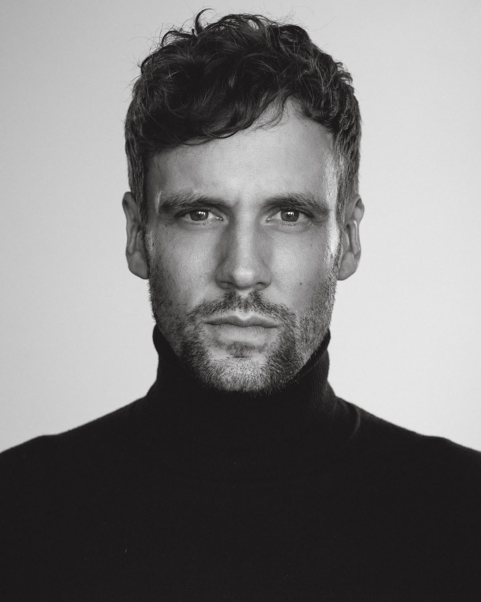 actor Nick Blood large photo