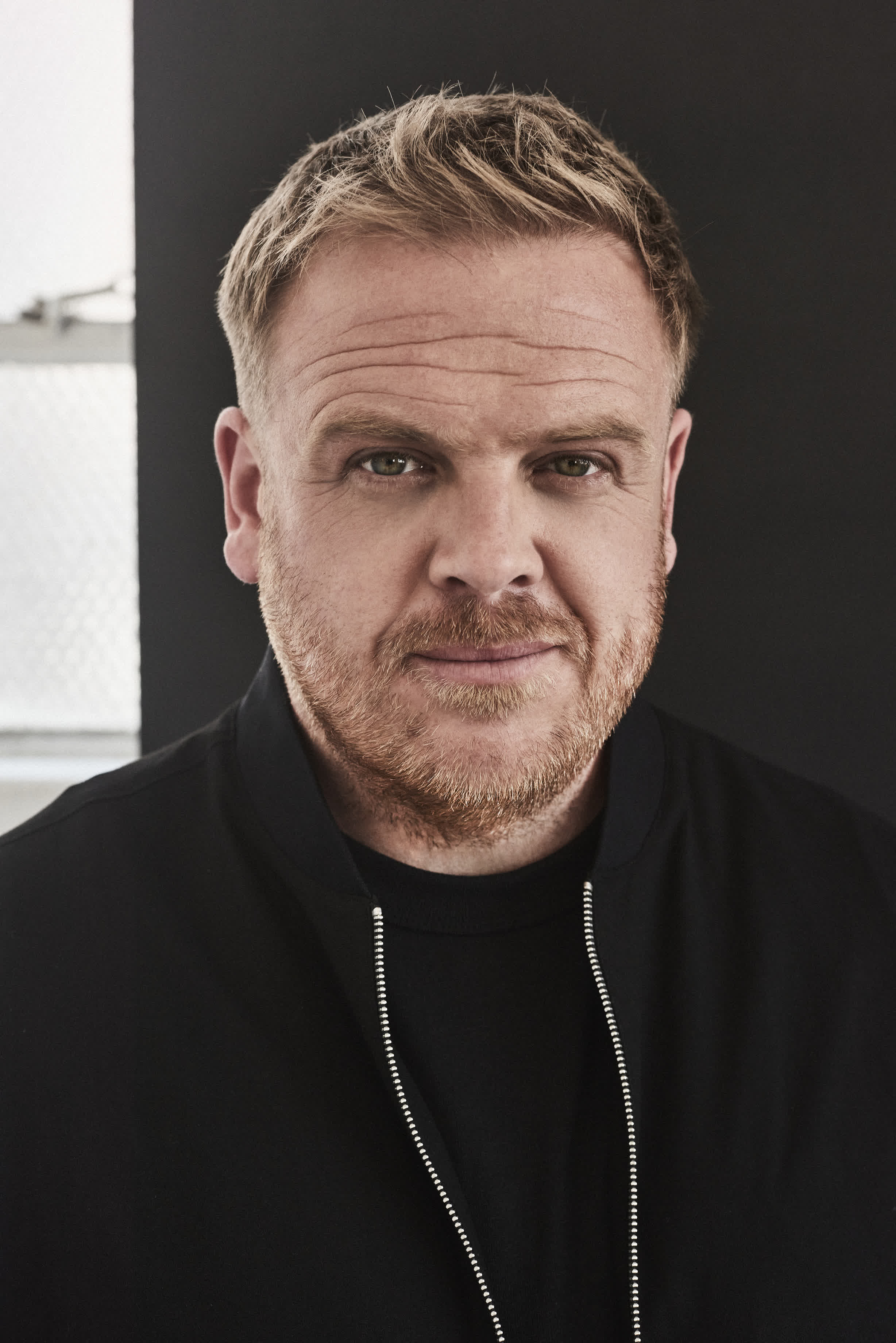 actor Owain Arthur large photo