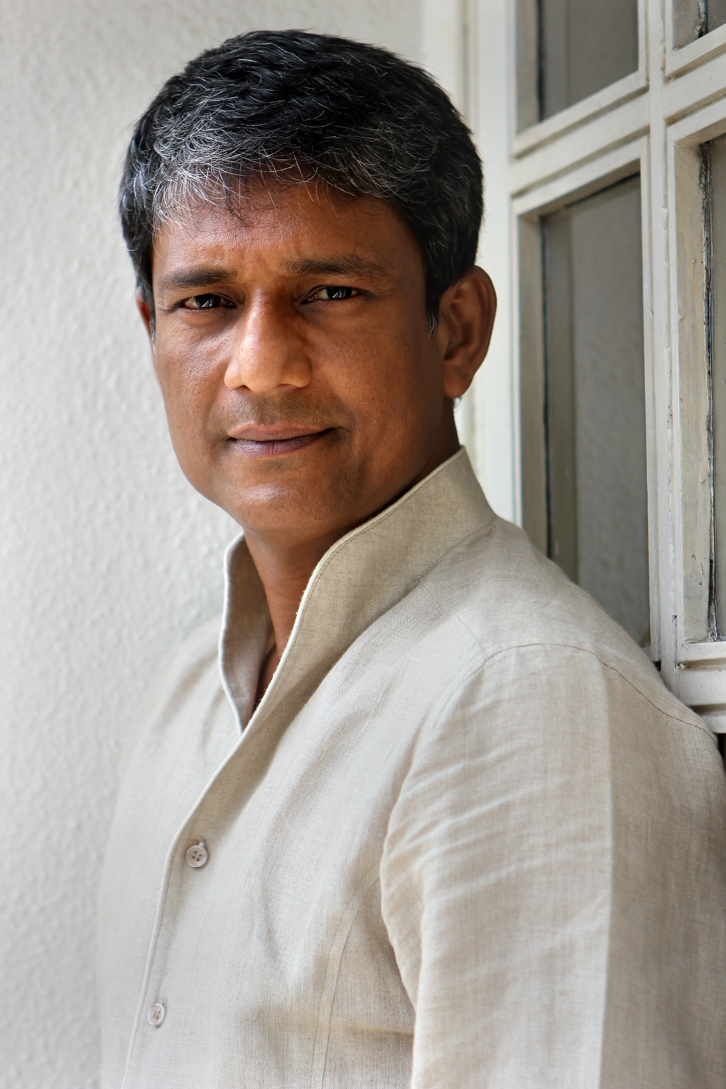 actor Adil Hussain large photo