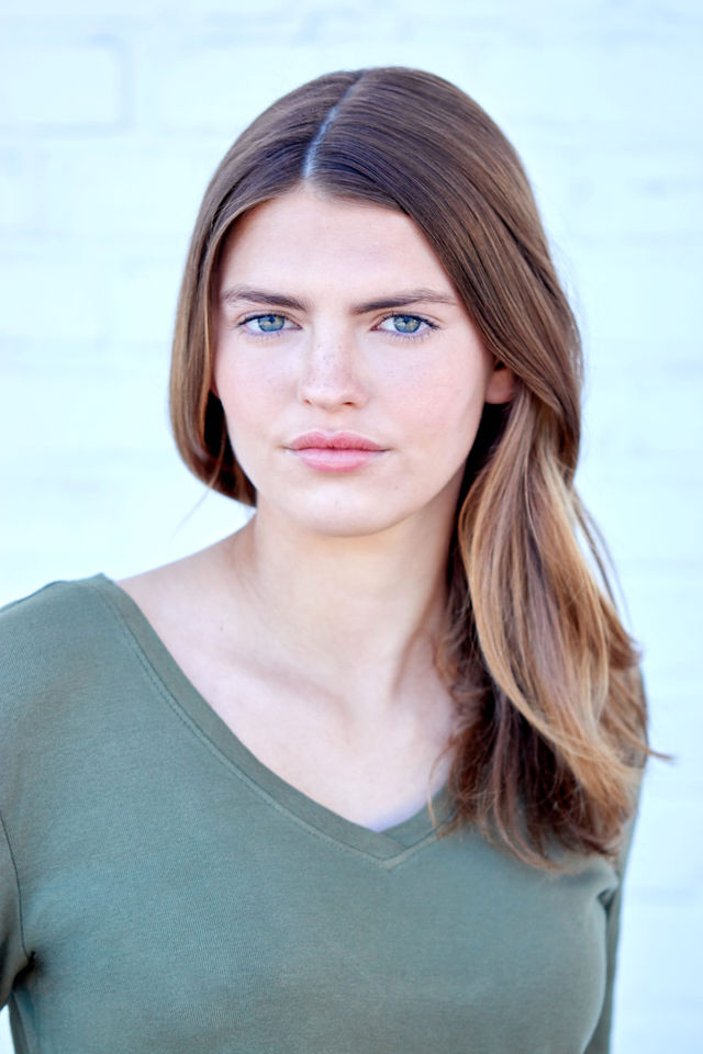 actor Emmie Hunter large photo