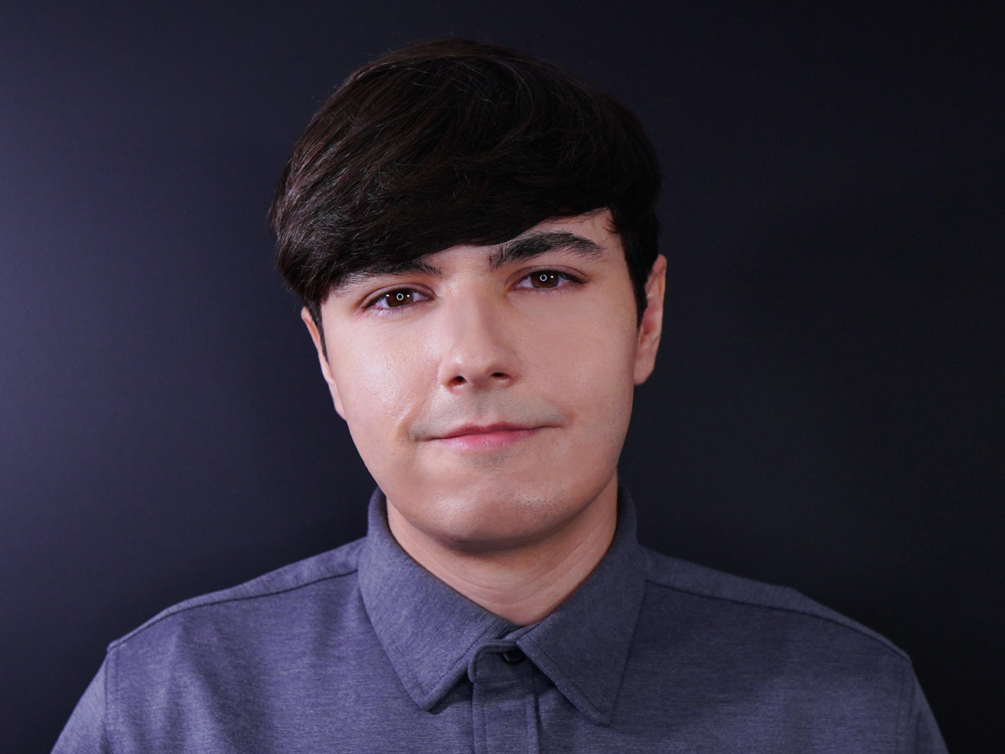 actor Zach Aguilar large photo
