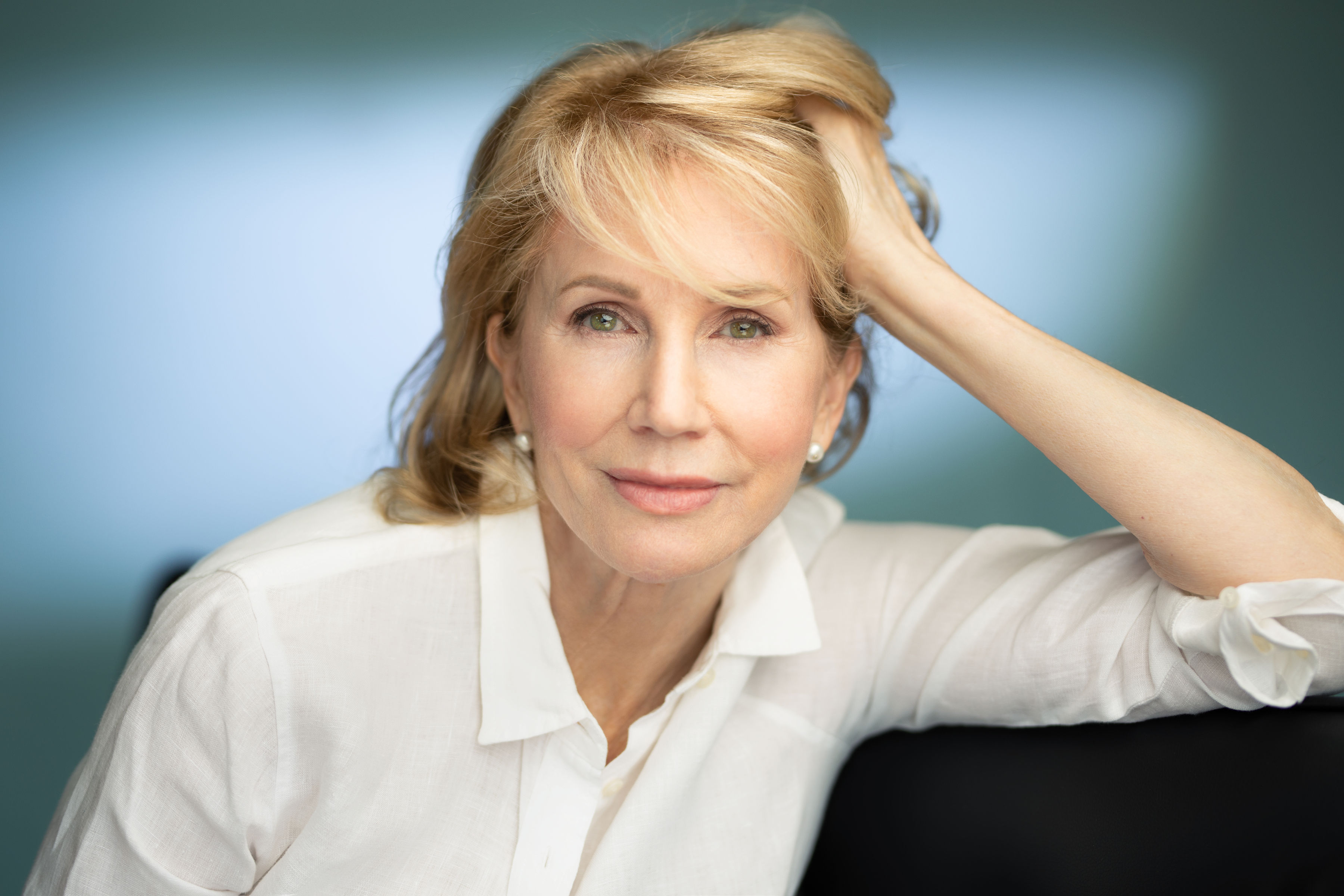 actor Karen Kruper large photo