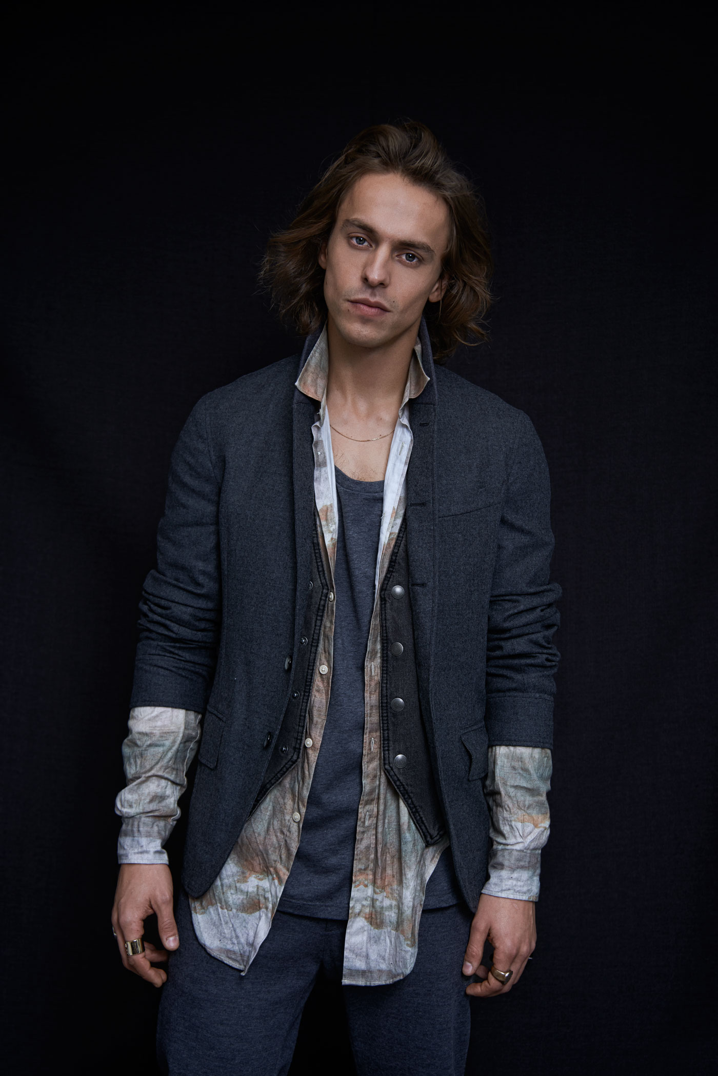 actor Metin Akdülger large photo