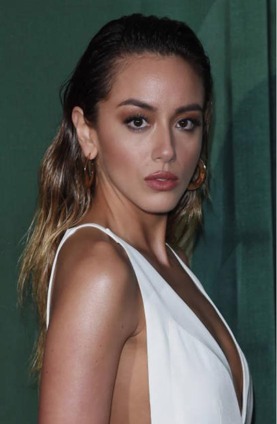 actor Chloe Bennet large photo