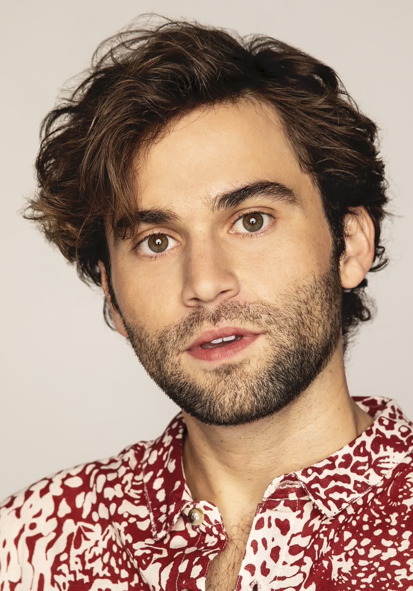 actor Jake Borelli large photo